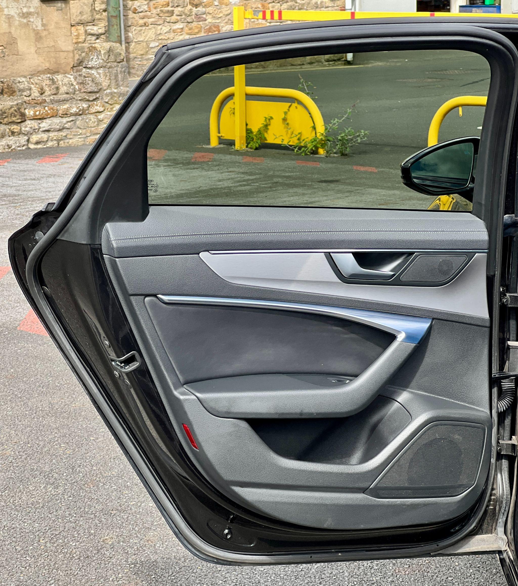 Audi A6 view 26