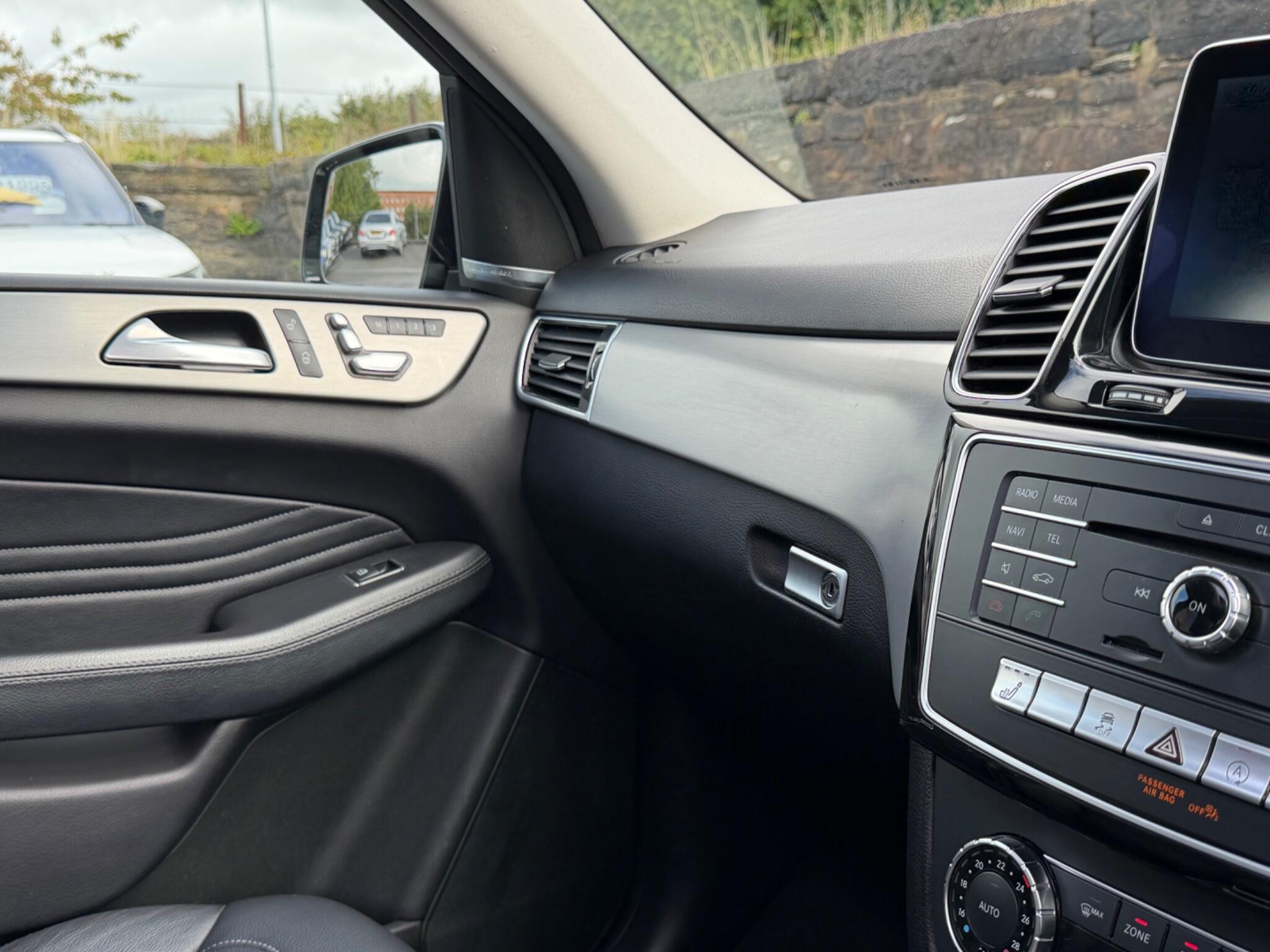 Mercedes-Benz GLE view 50
