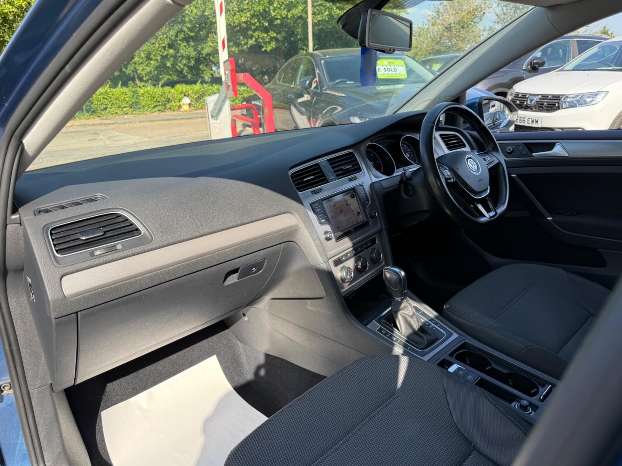 Volkswagen Golf - Image 43