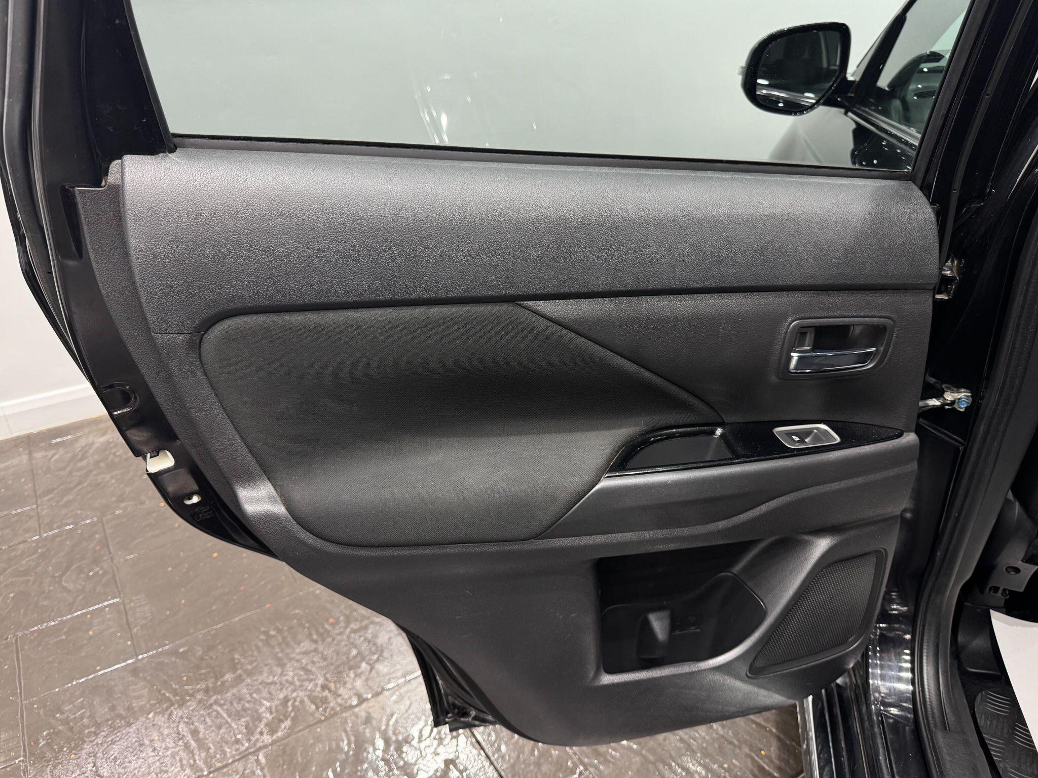 Mitsubishi Outlander view 60