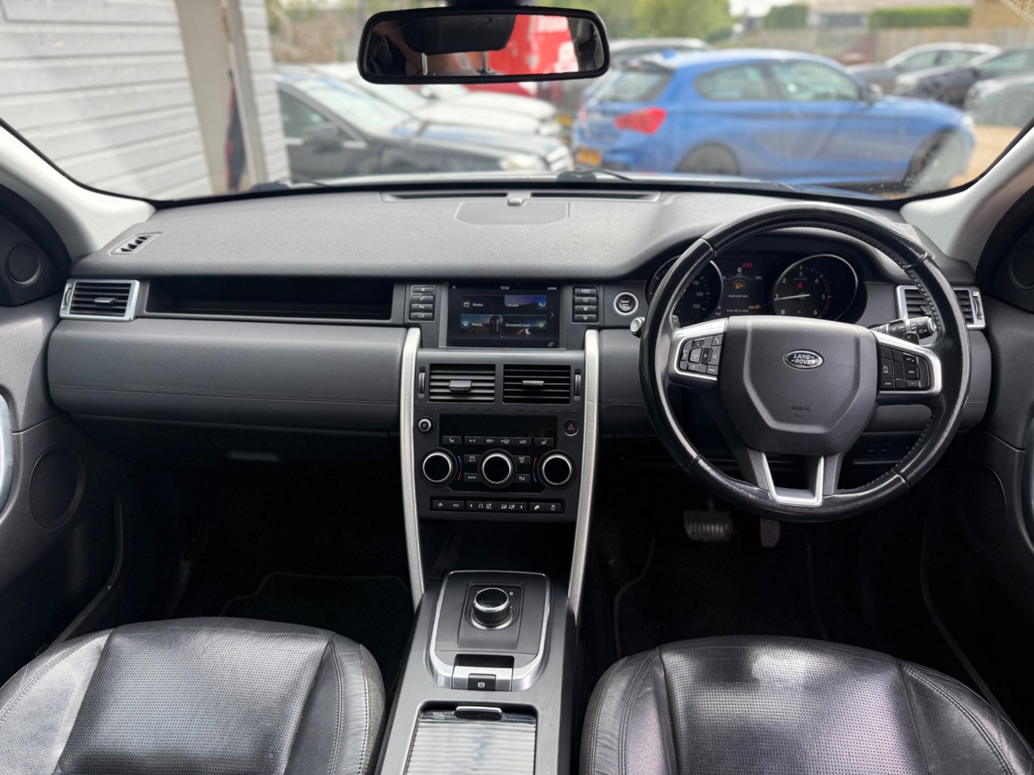 Land Rover Discovery Sport view 14