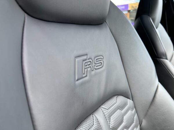 Audi RS6 Avant view 11