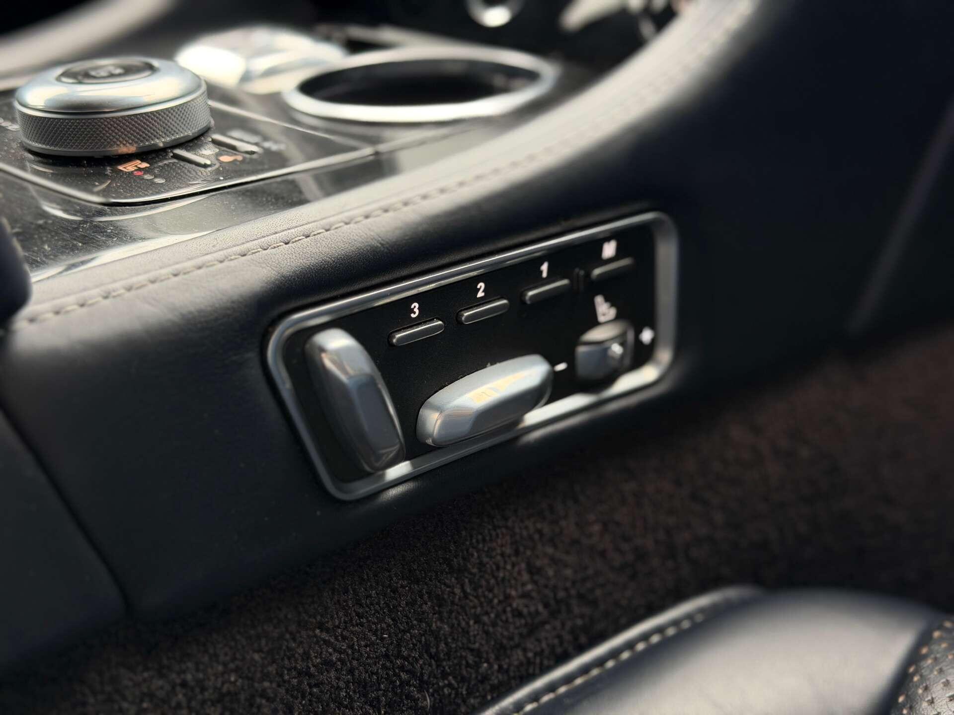 Aston Martin Rapide view 32