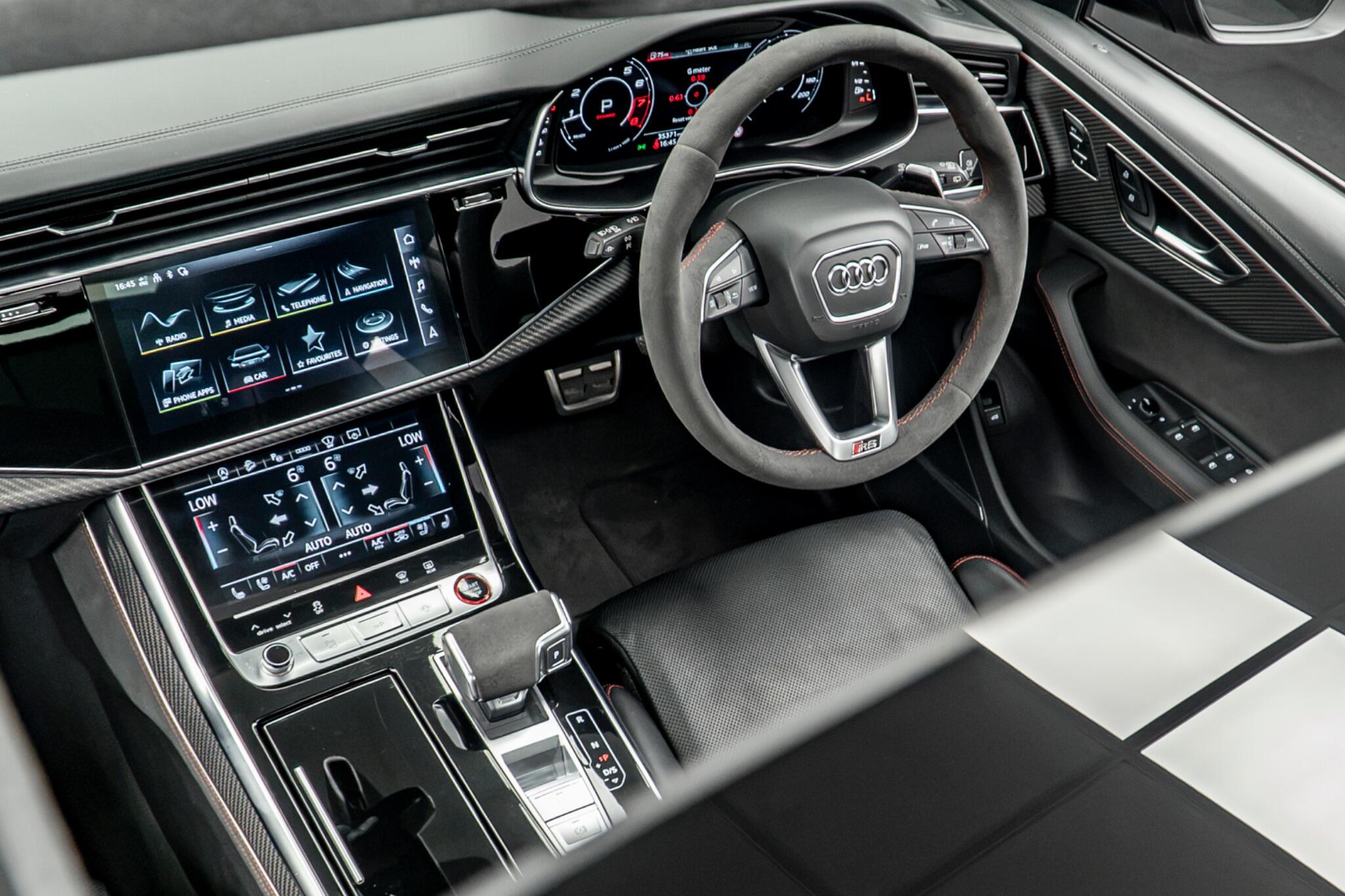 Audi RS Q8 view 41