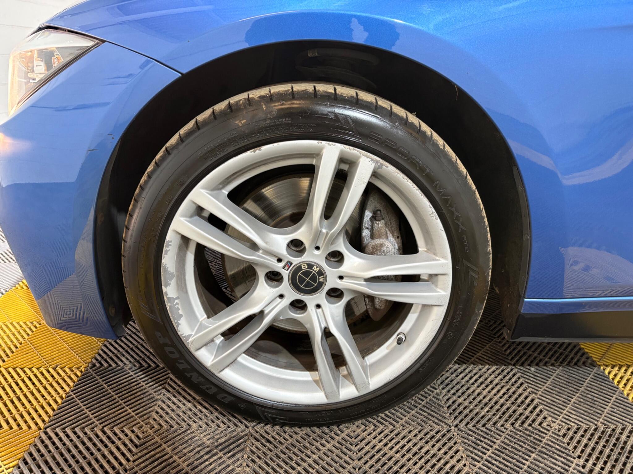 BMW 3 Series view 26