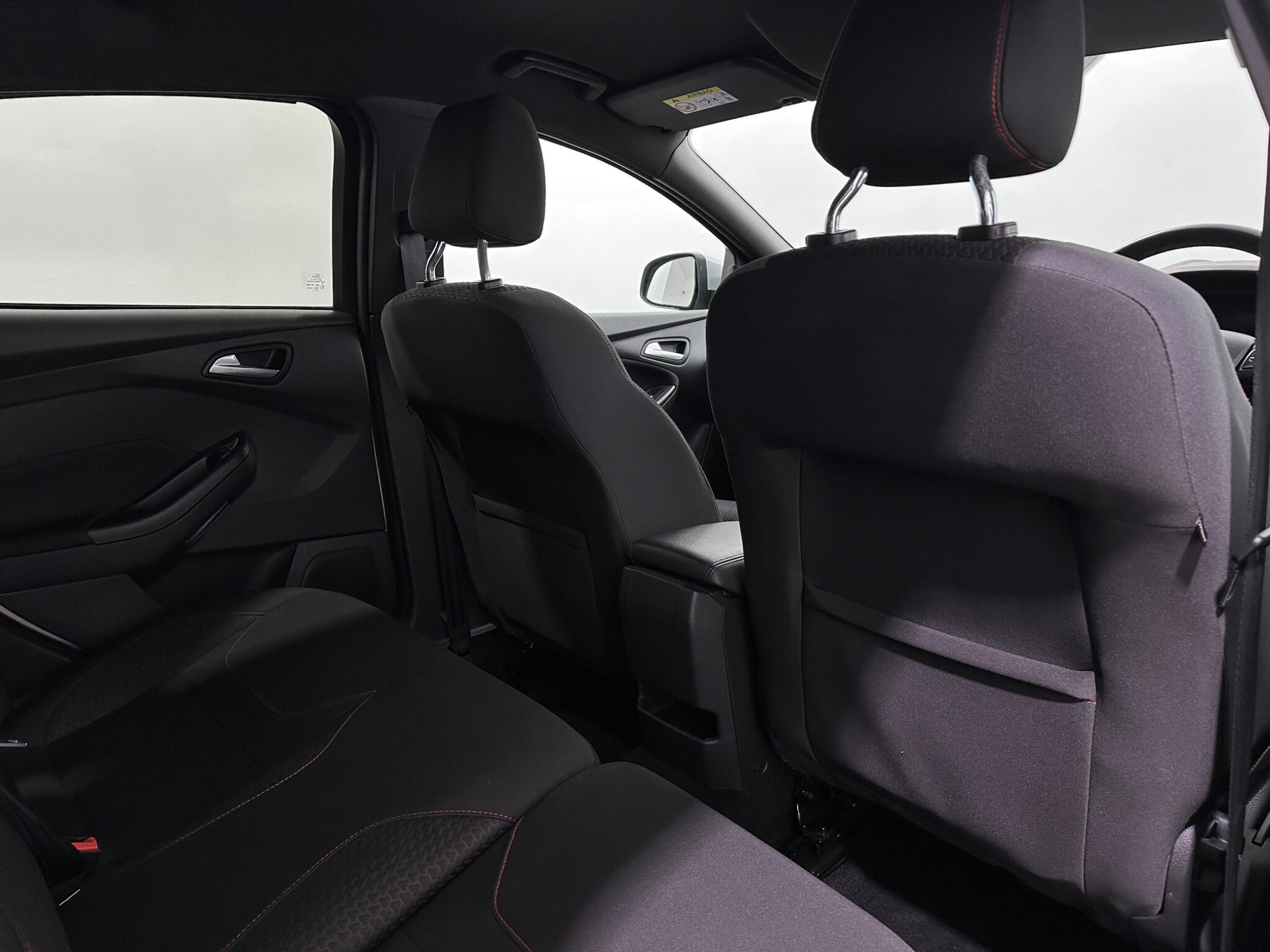 Ford Focus view 40