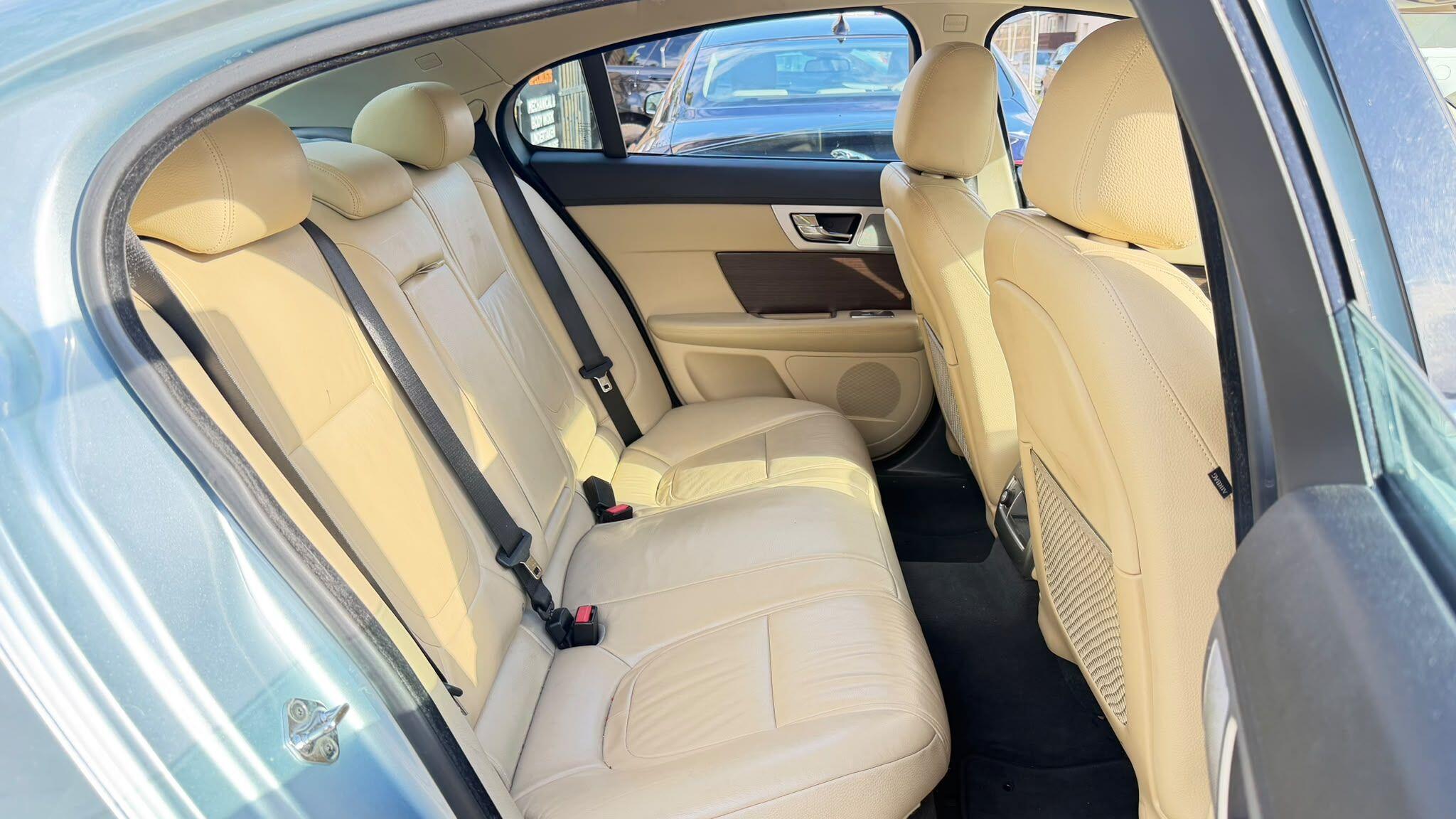 Jaguar XF view 12