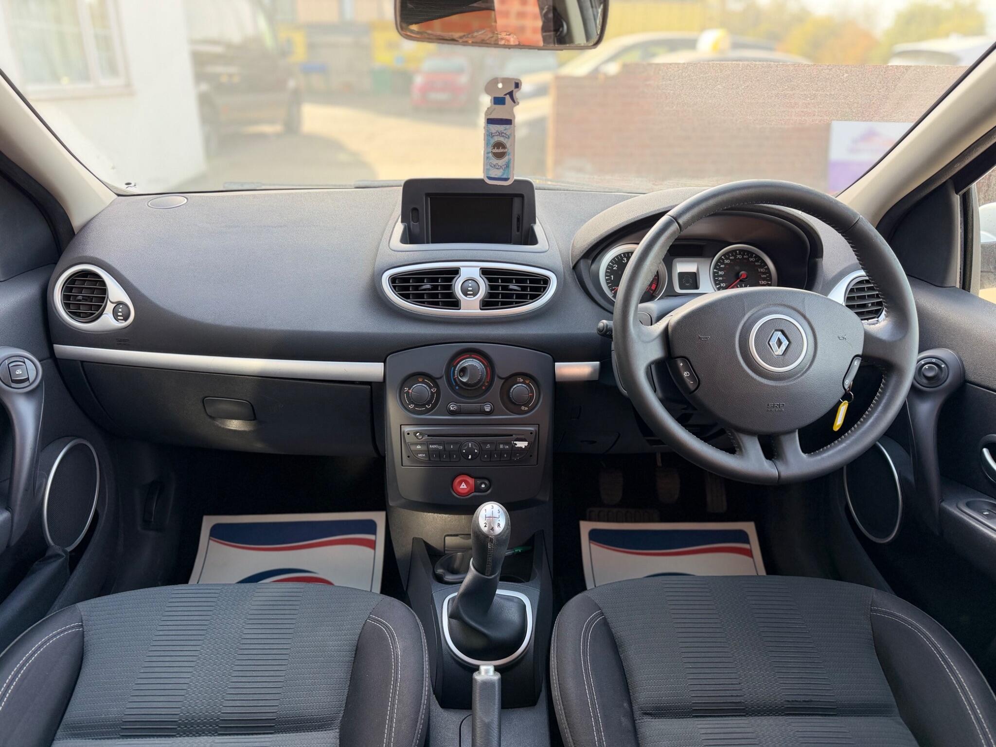 Renault Clio view 17