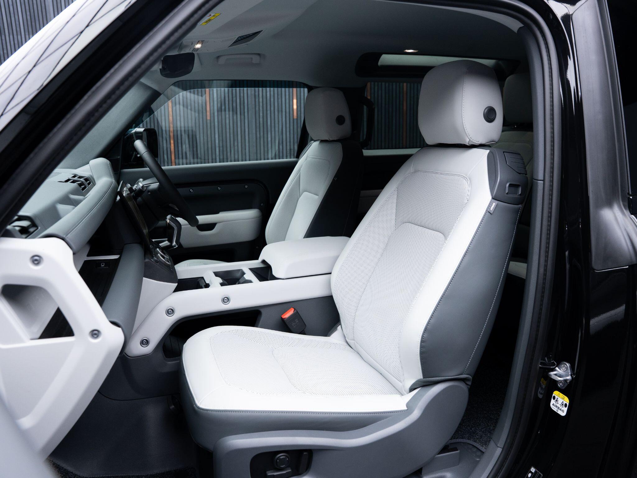 Land Rover Defender view 42