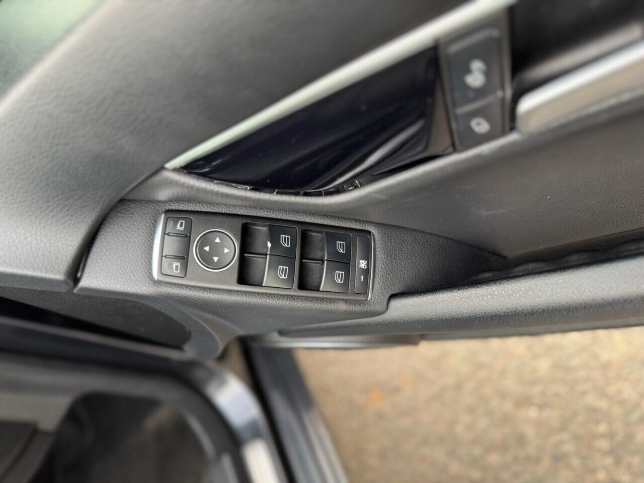 Mercedes-Benz C-Class view 18