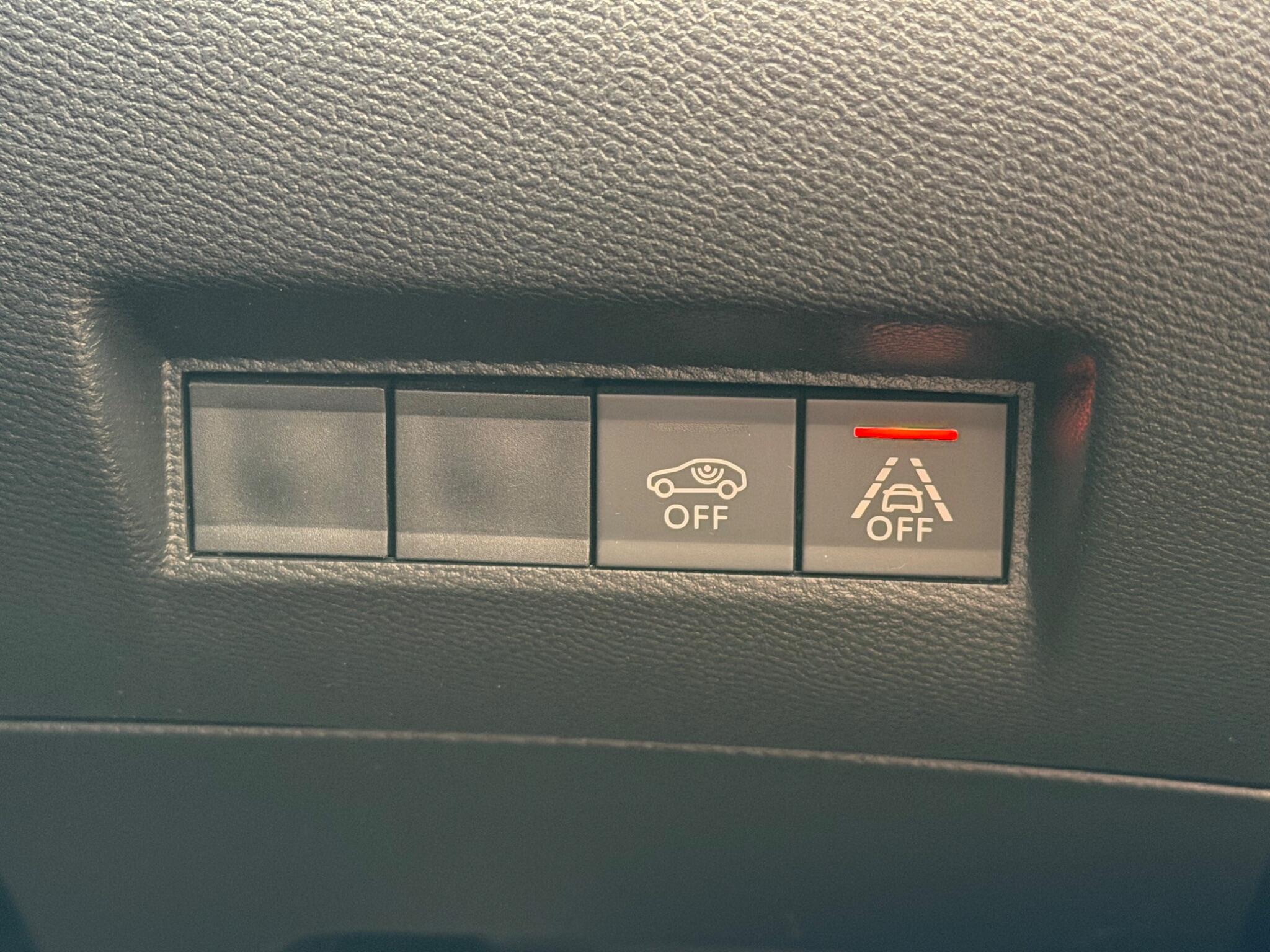 Peugeot E-2008 view 33