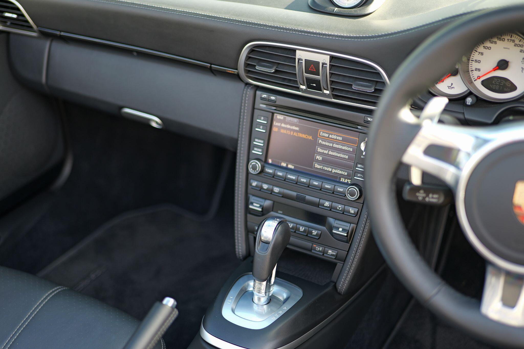 Porsche 911 view 18
