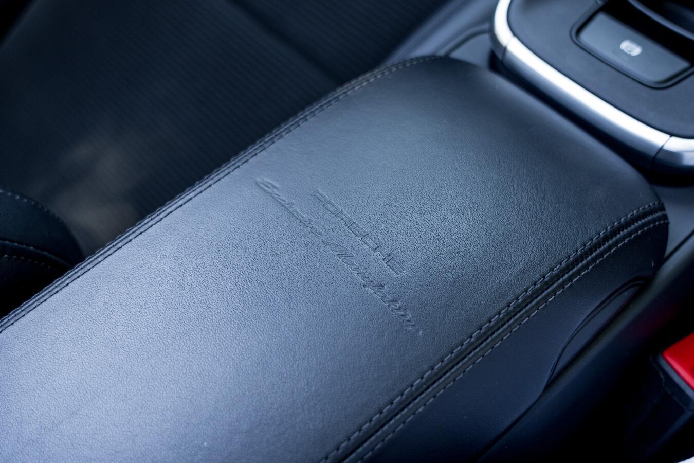 Porsche 911 view 29