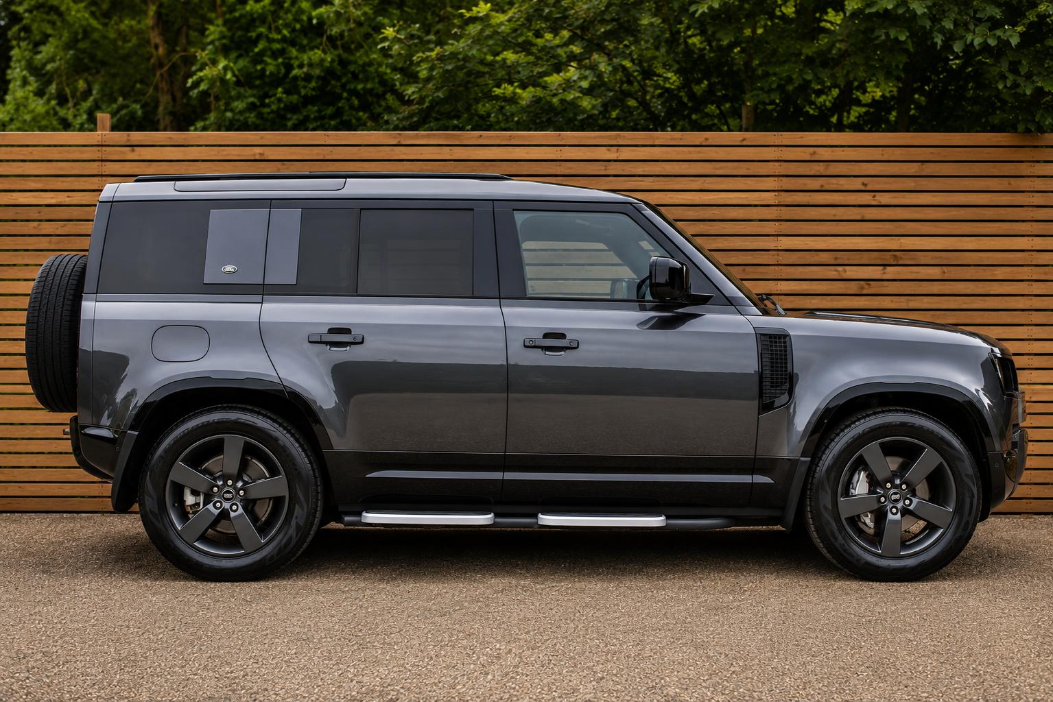 Land Rover Defender view 4