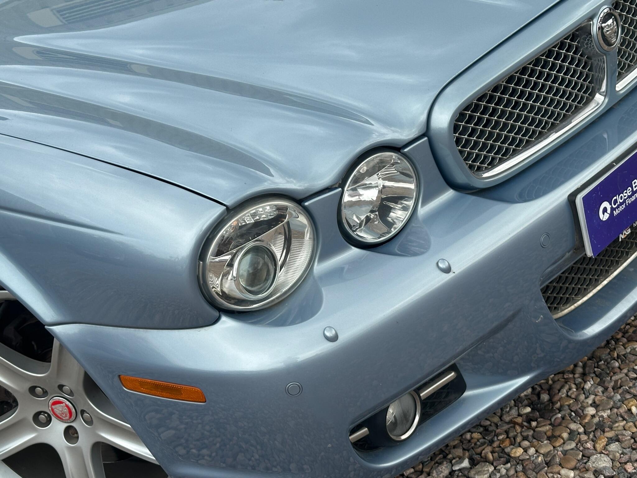 Jaguar XJ view 8