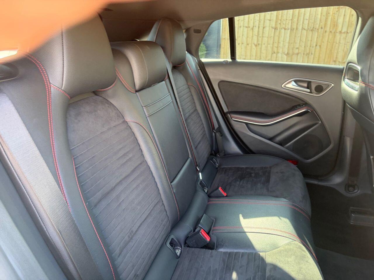 Mercedes-Benz Cla view 24