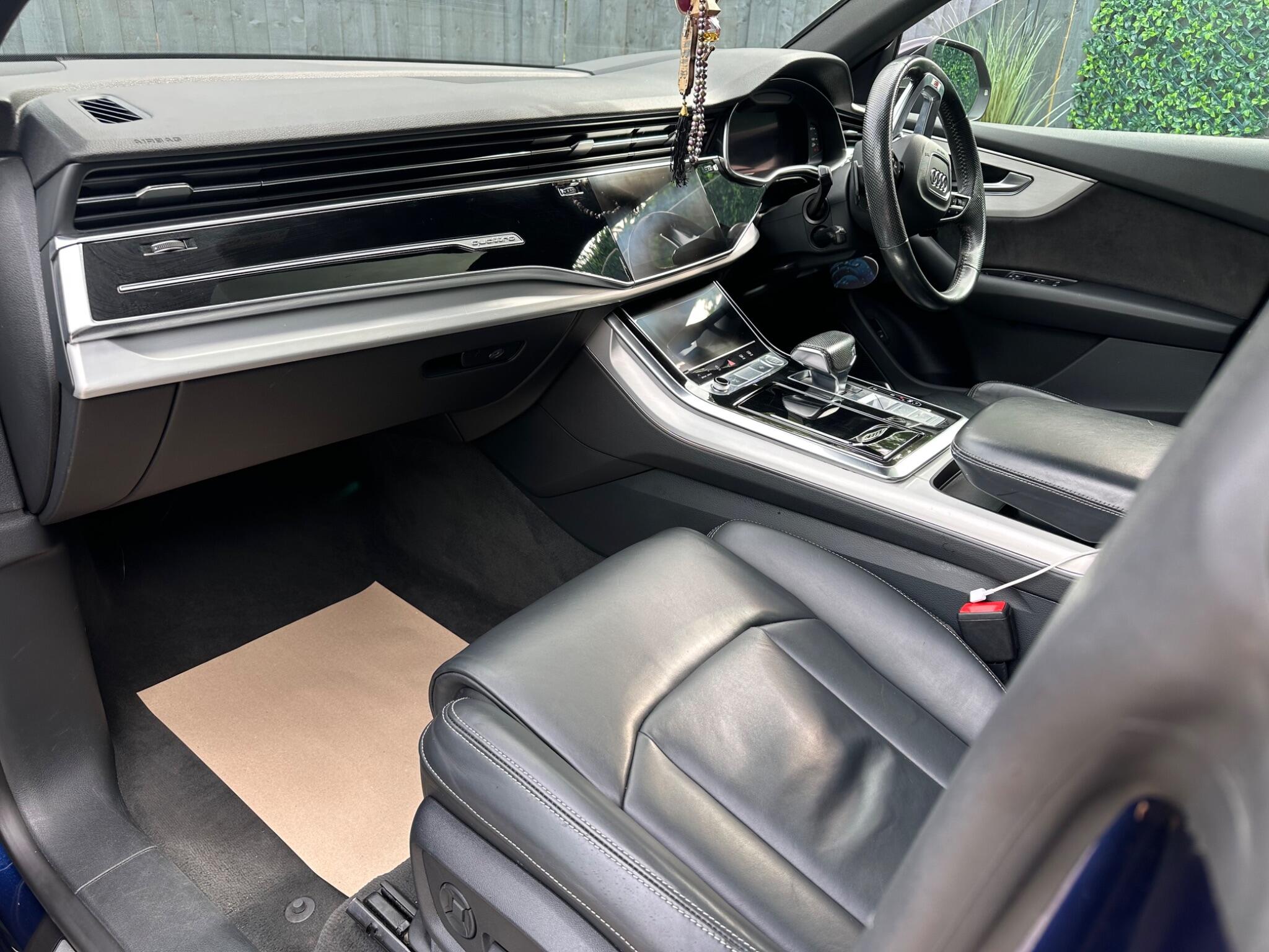 Audi Q8 view 68