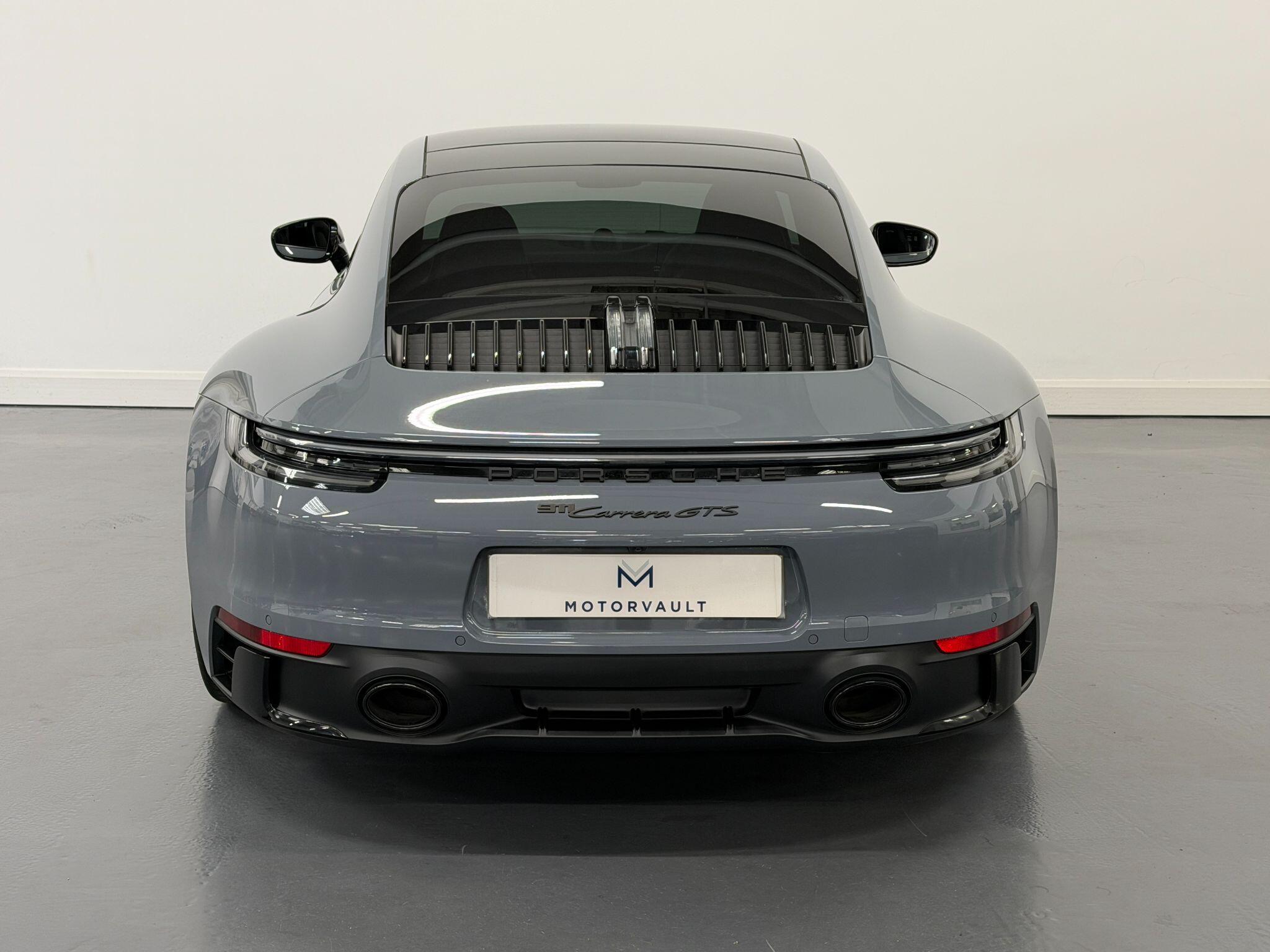 Porsche 911 view 10