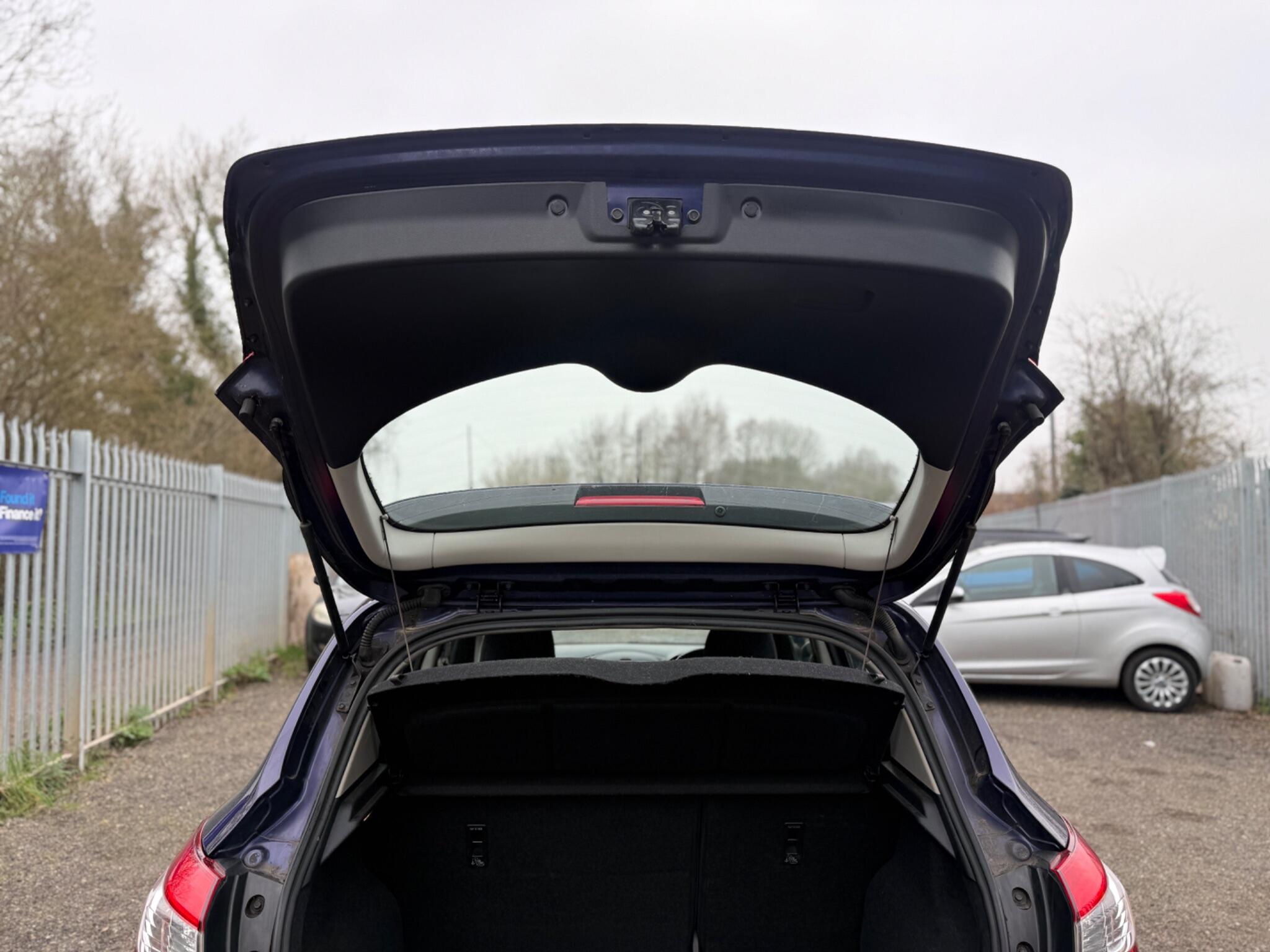 2018 Nissan Pulsar image 30
