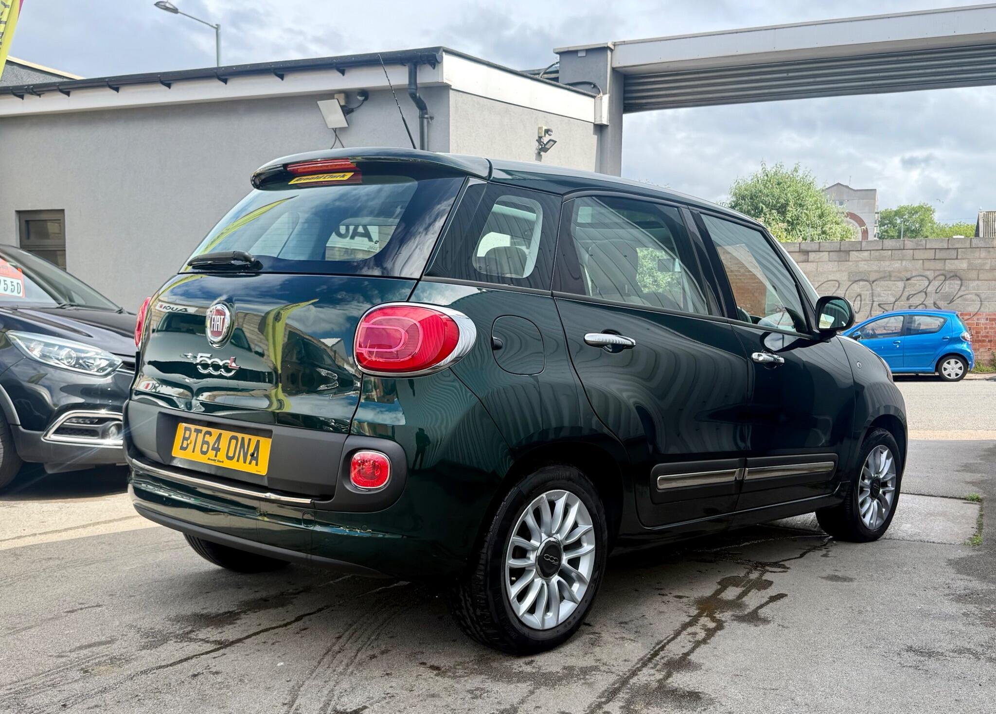 Fiat 500L view 8