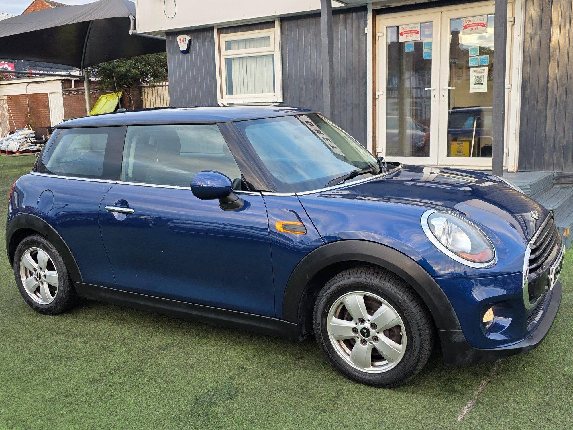 Mini Hatch view 15