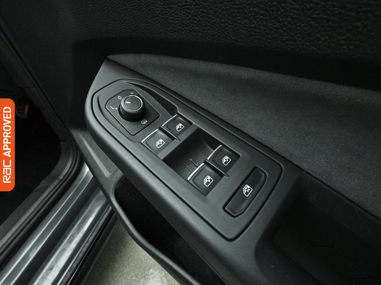 Volkswagen Golf view 25