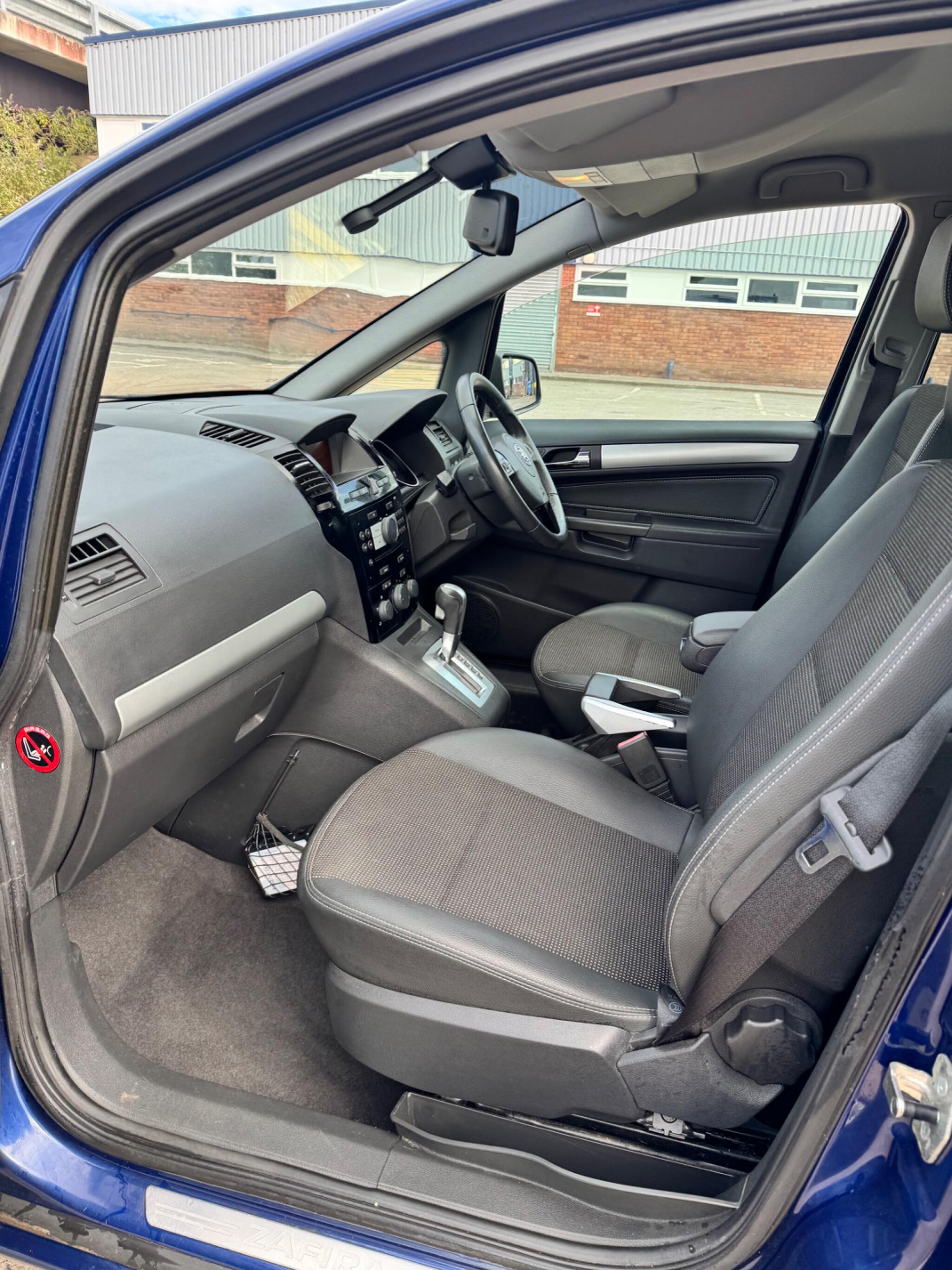 Vauxhall Zafira view 50