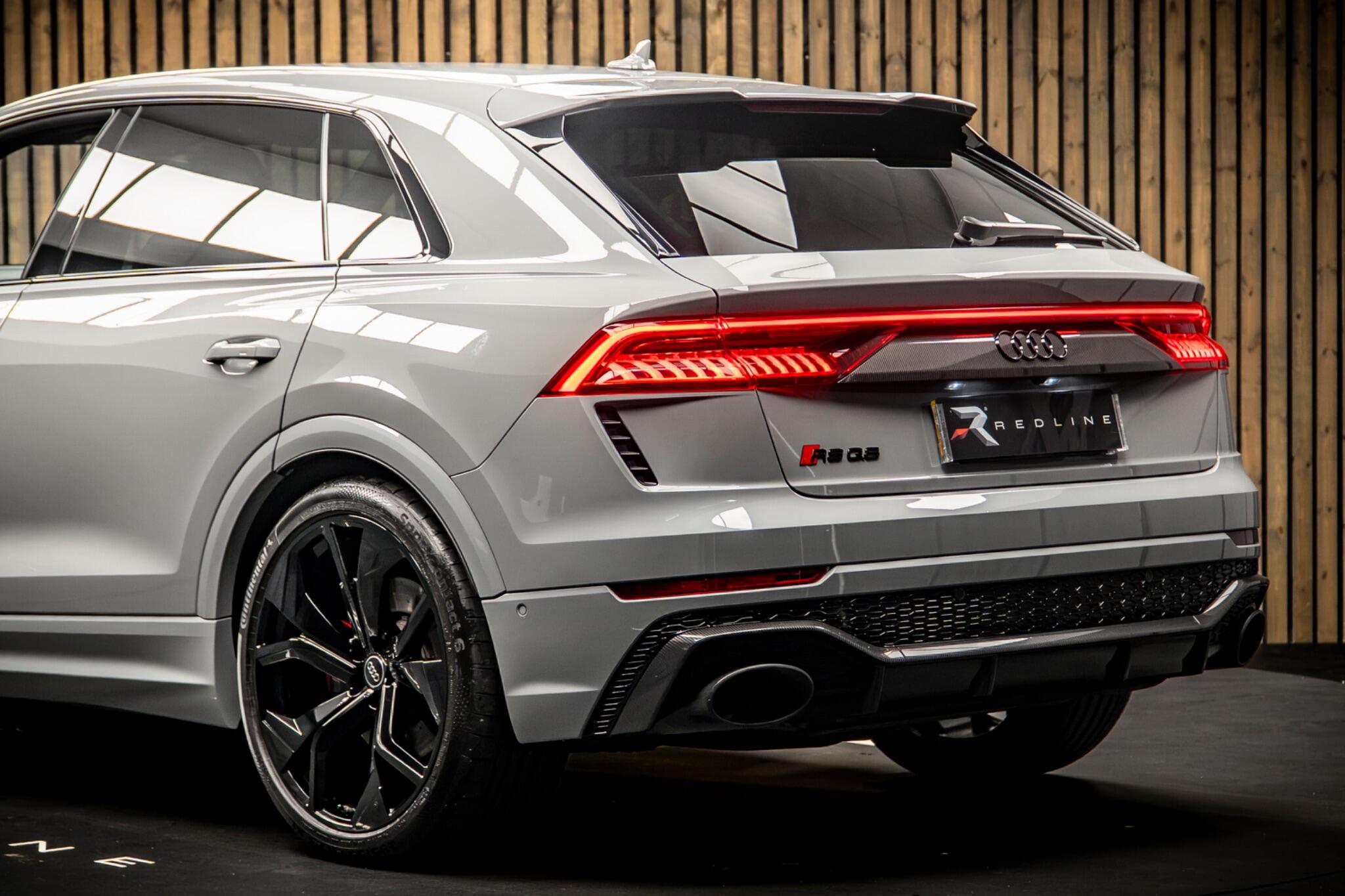 Audi RS Q8 view 19