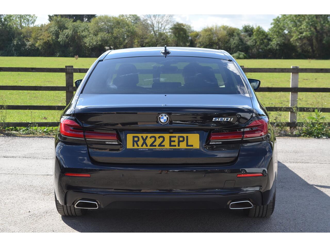 BMW 5 Series view 8