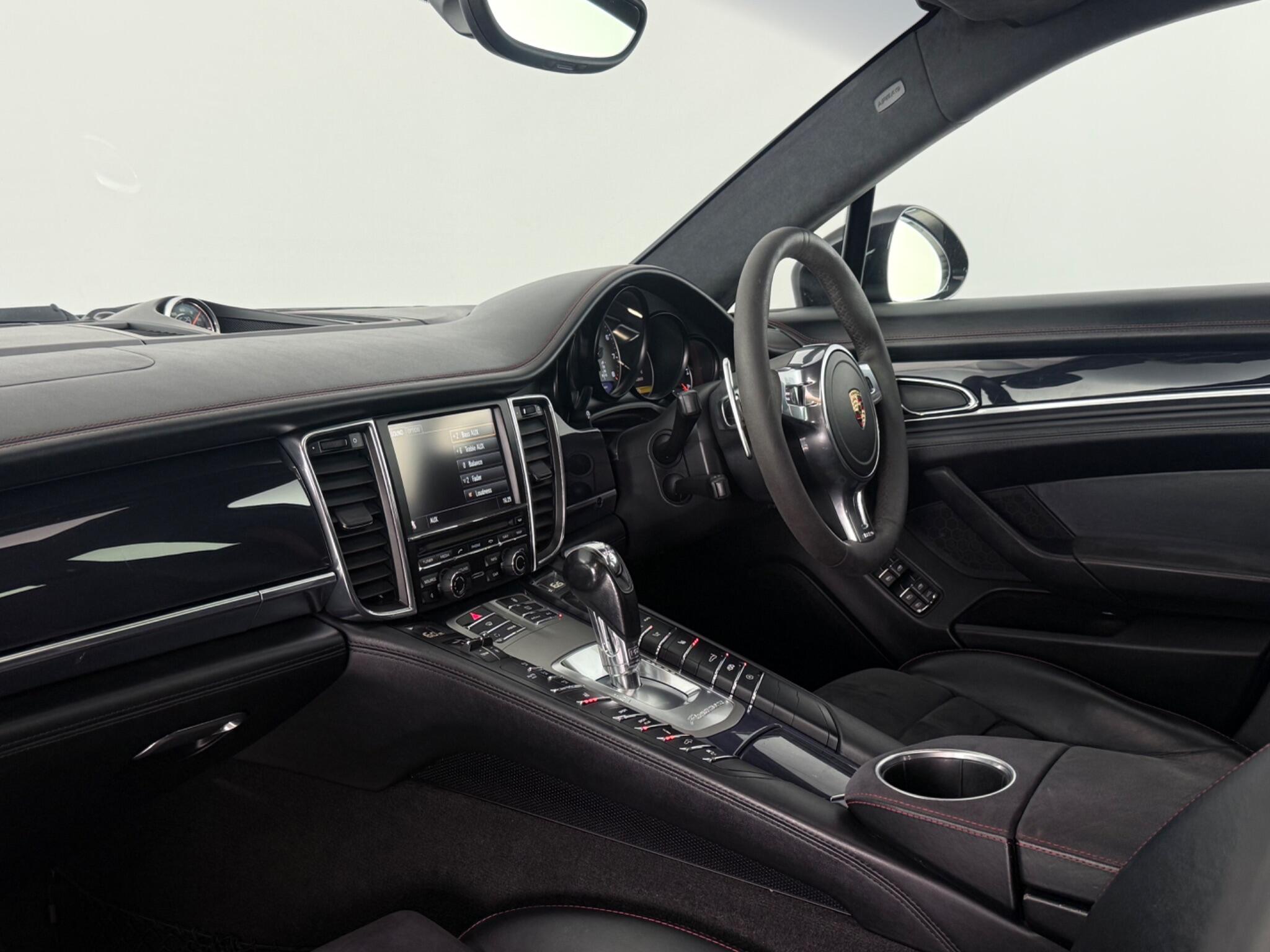 Porsche Panamera view 4