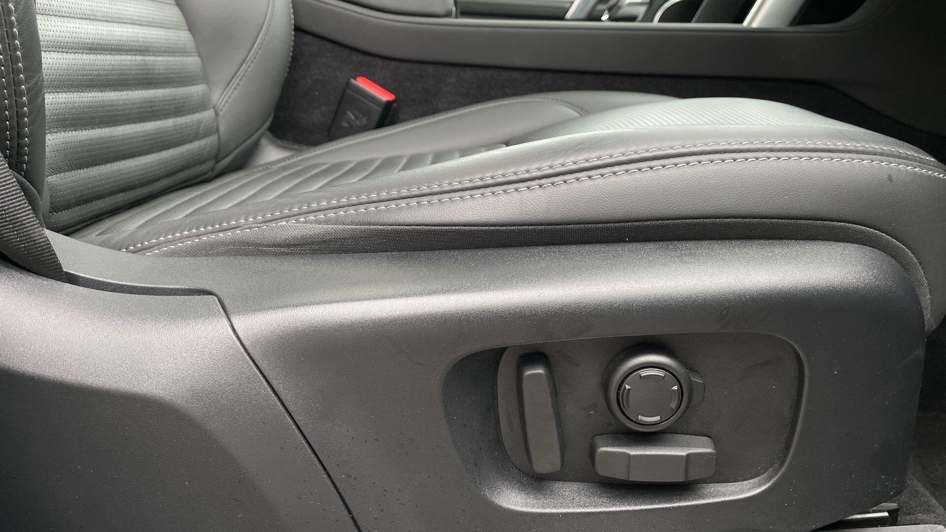 Land Rover Discovery Sport view 35