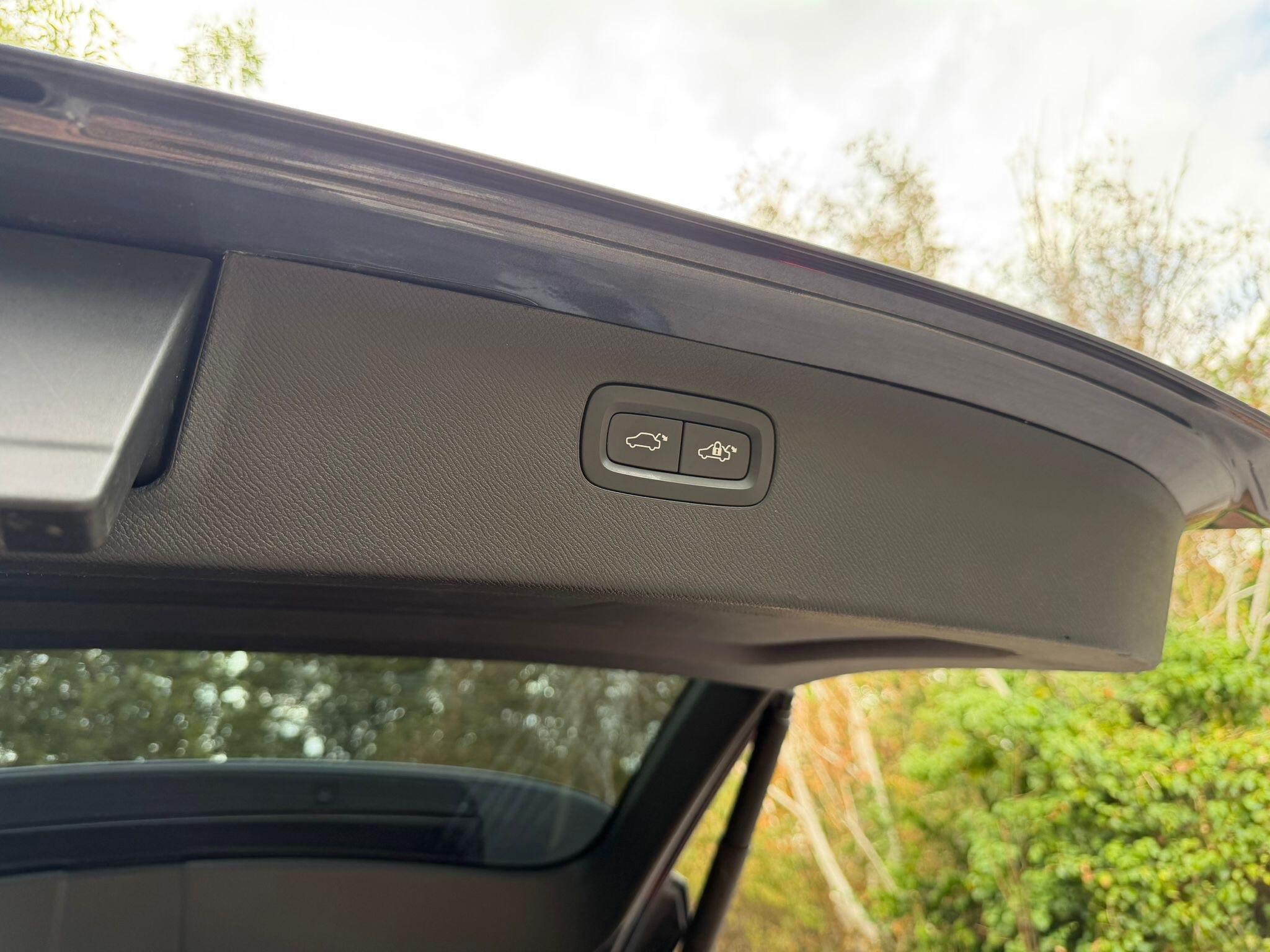 Volvo XC90 view 30