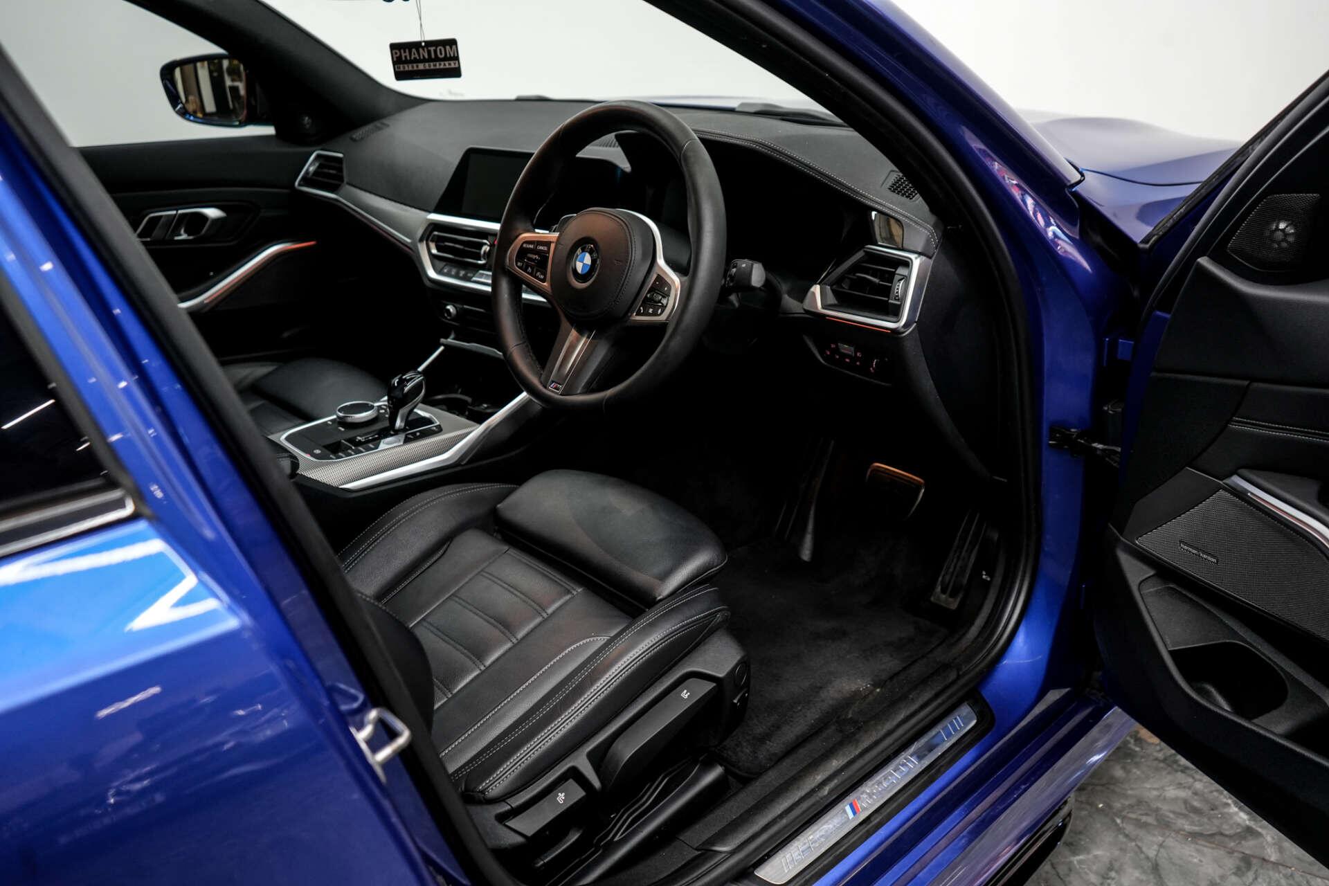 BMW 3 Series view 16