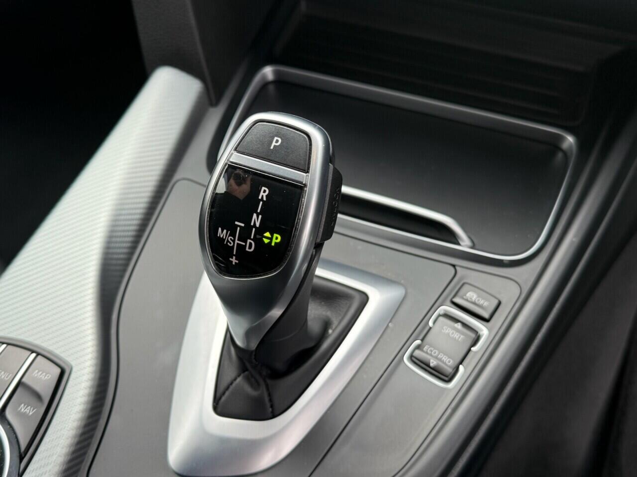 BMW 3 Series view 23