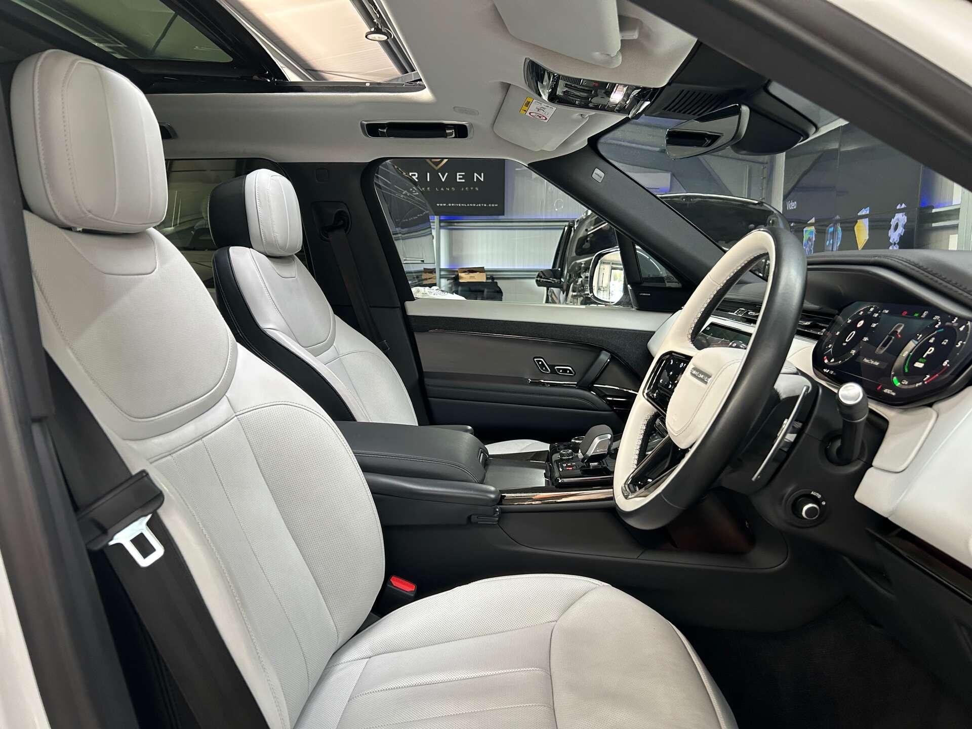 Land Rover Range Rover Sport view 2