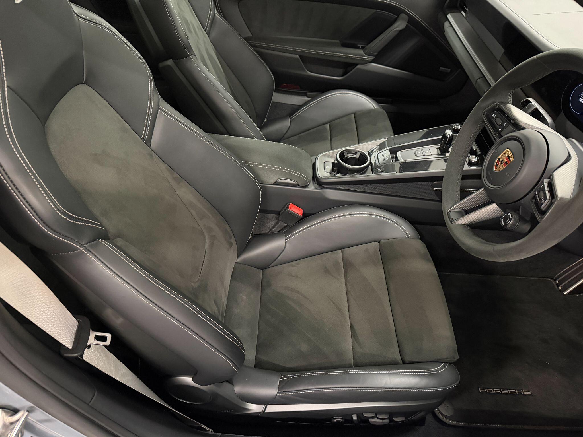 Porsche 911 view 17