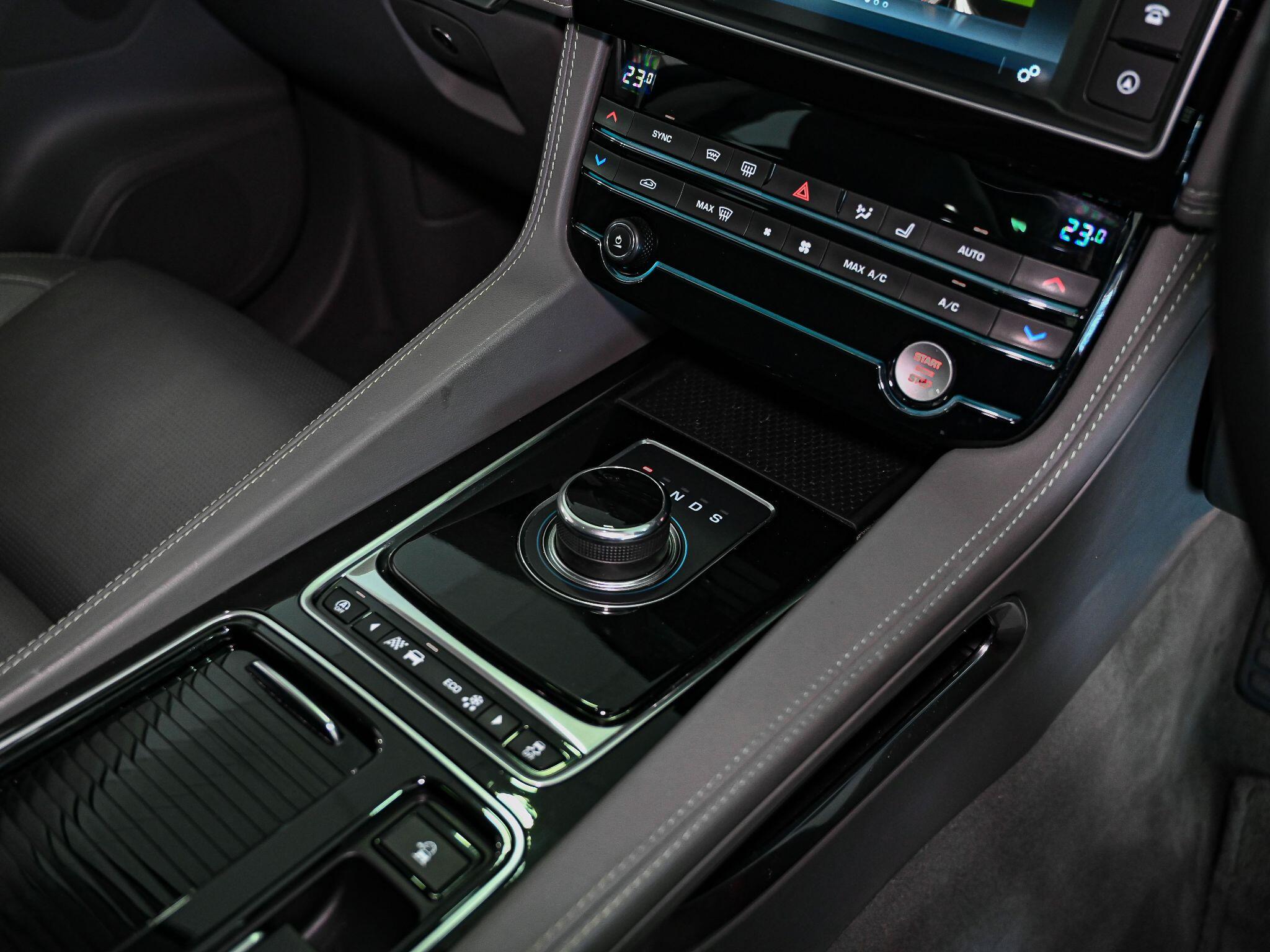 Jaguar F-Pace view 12