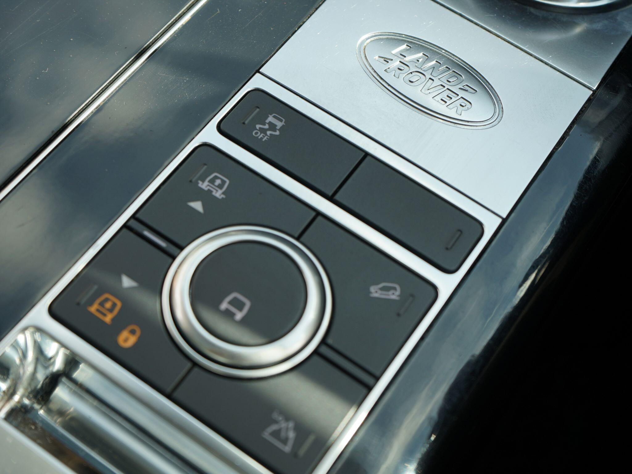 Land Rover Range Rover view 34
