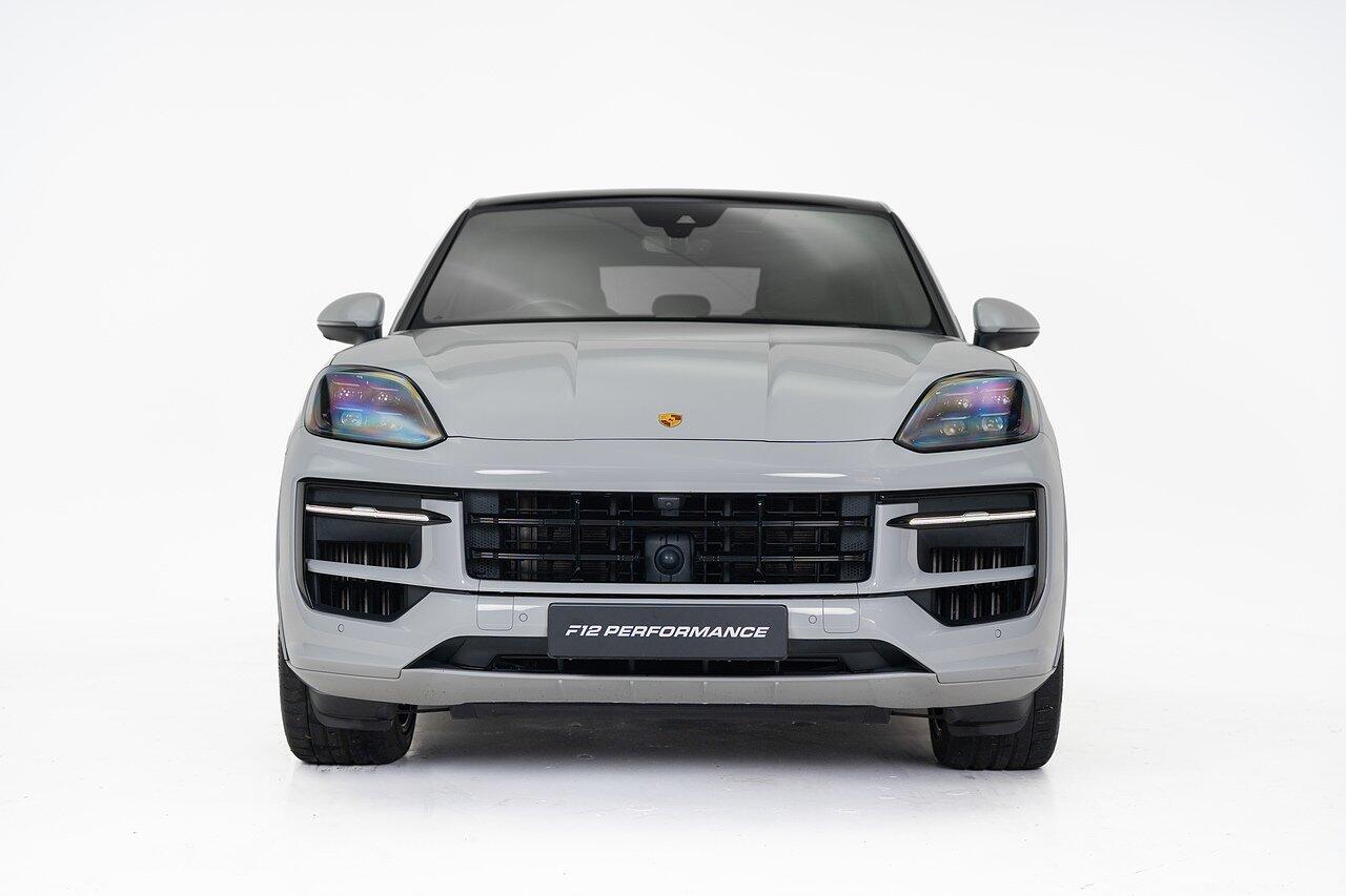 Porsche Cayenne view 12