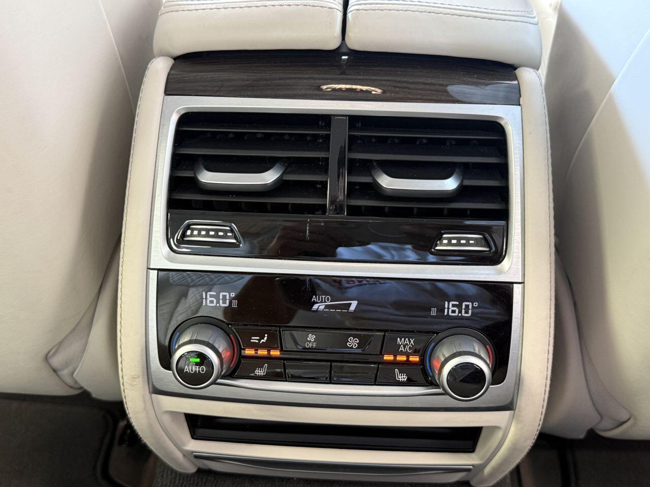 BMW 7 Series view 37