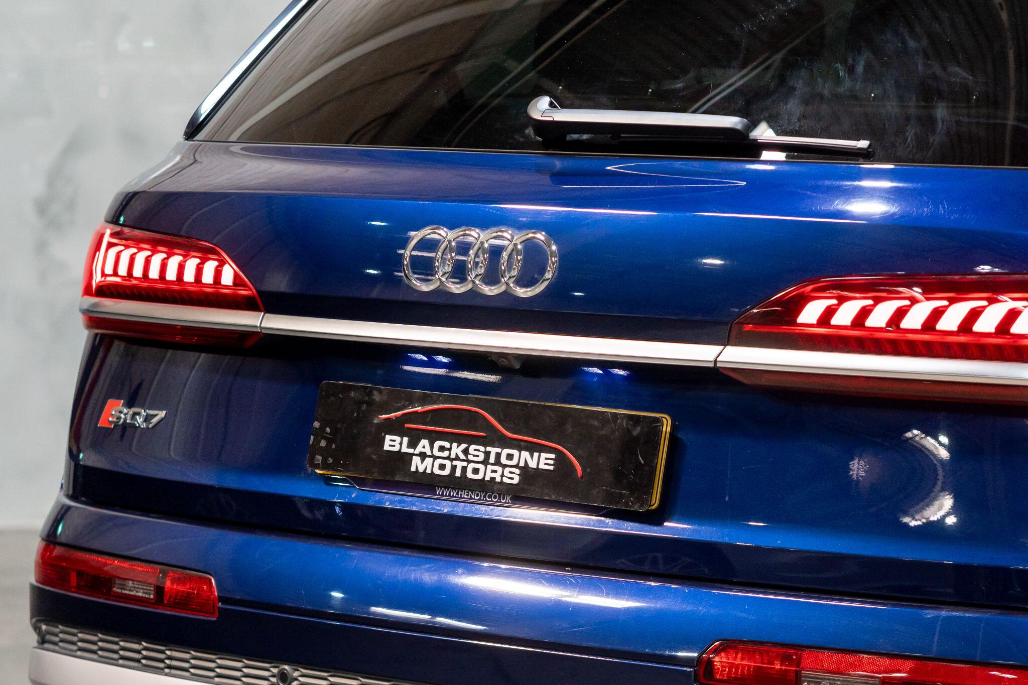 Audi SQ7 view 43