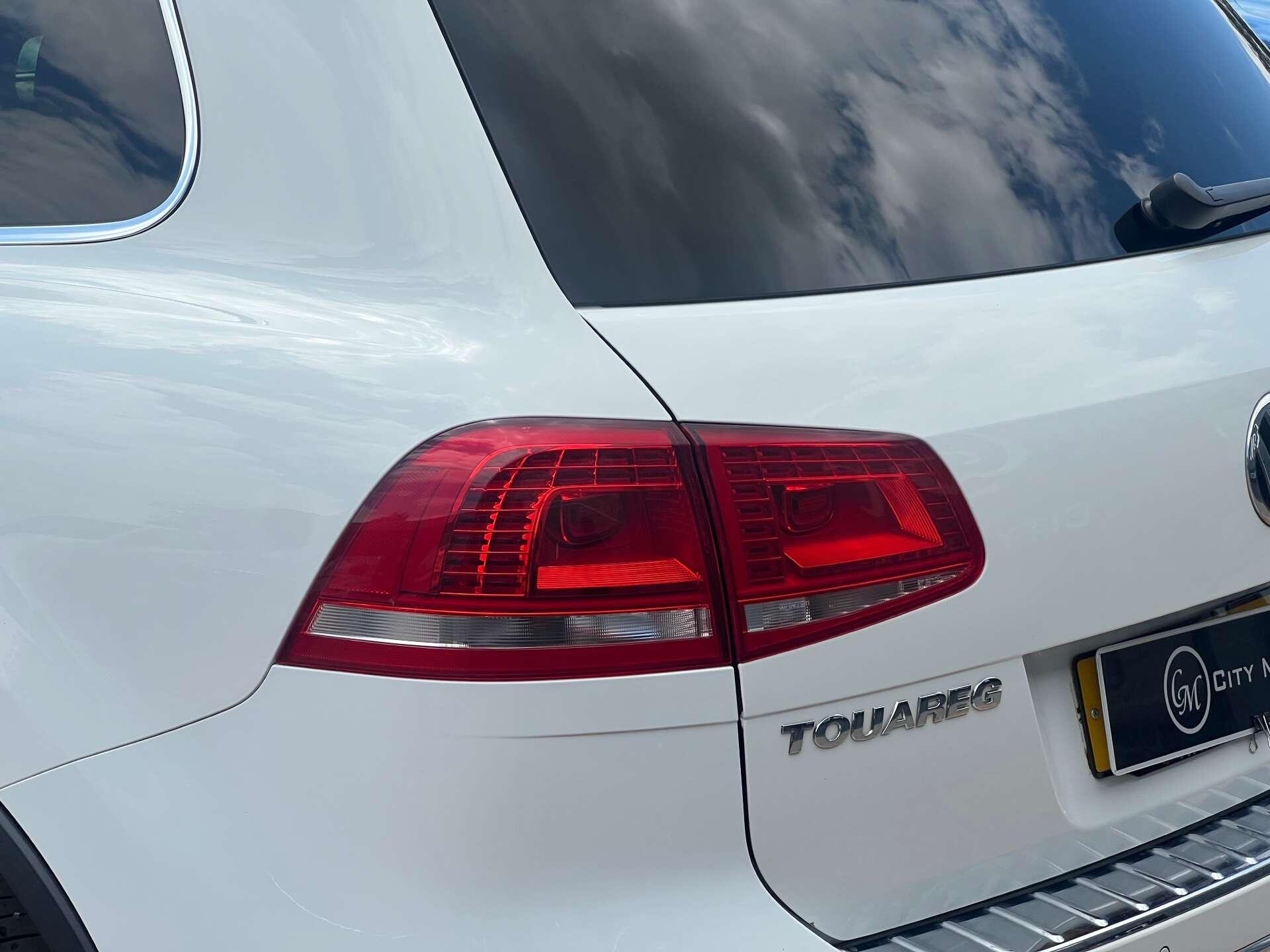 Volkswagen Touareg view 11