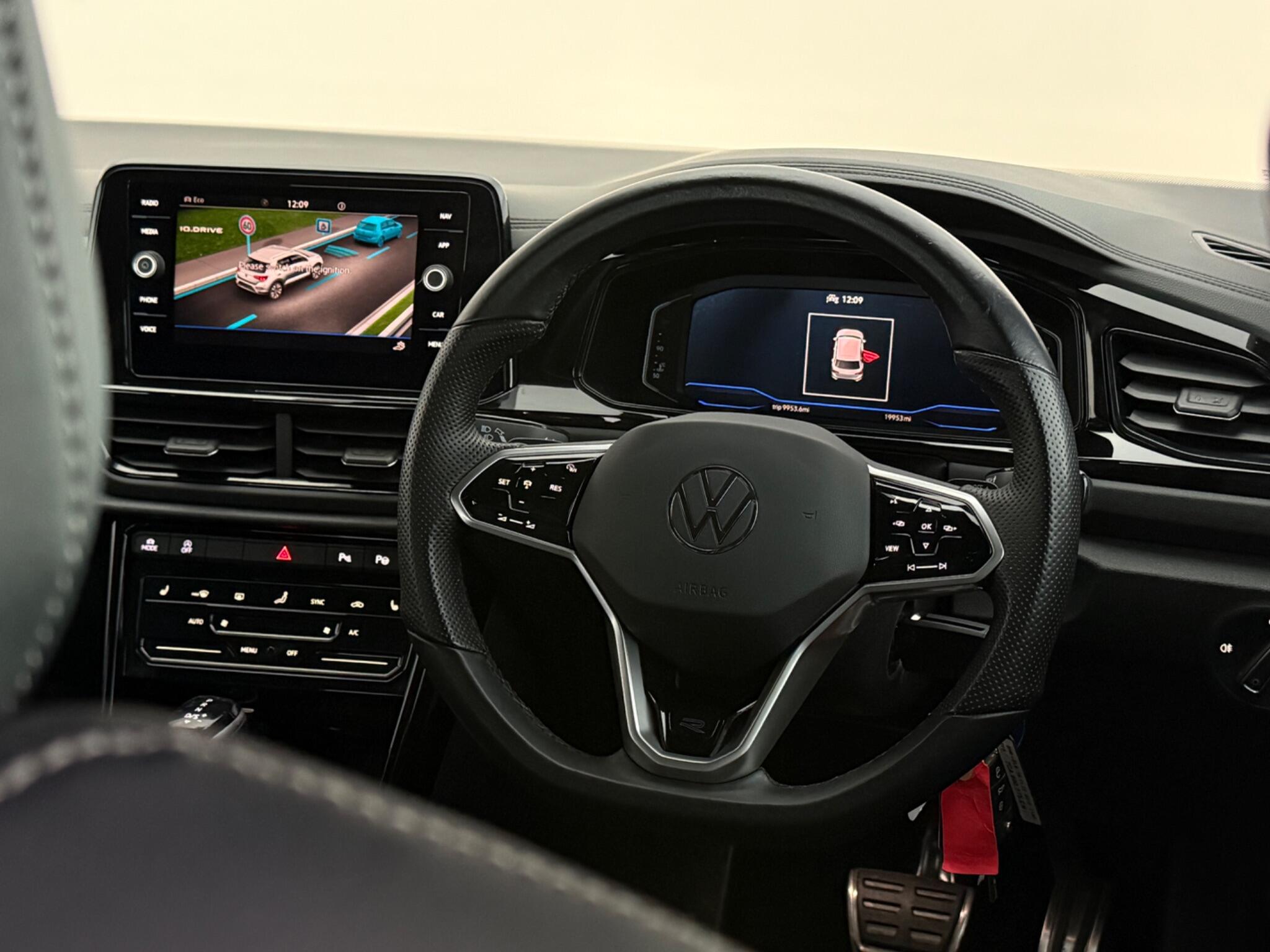 Volkswagen T-Roc view 14