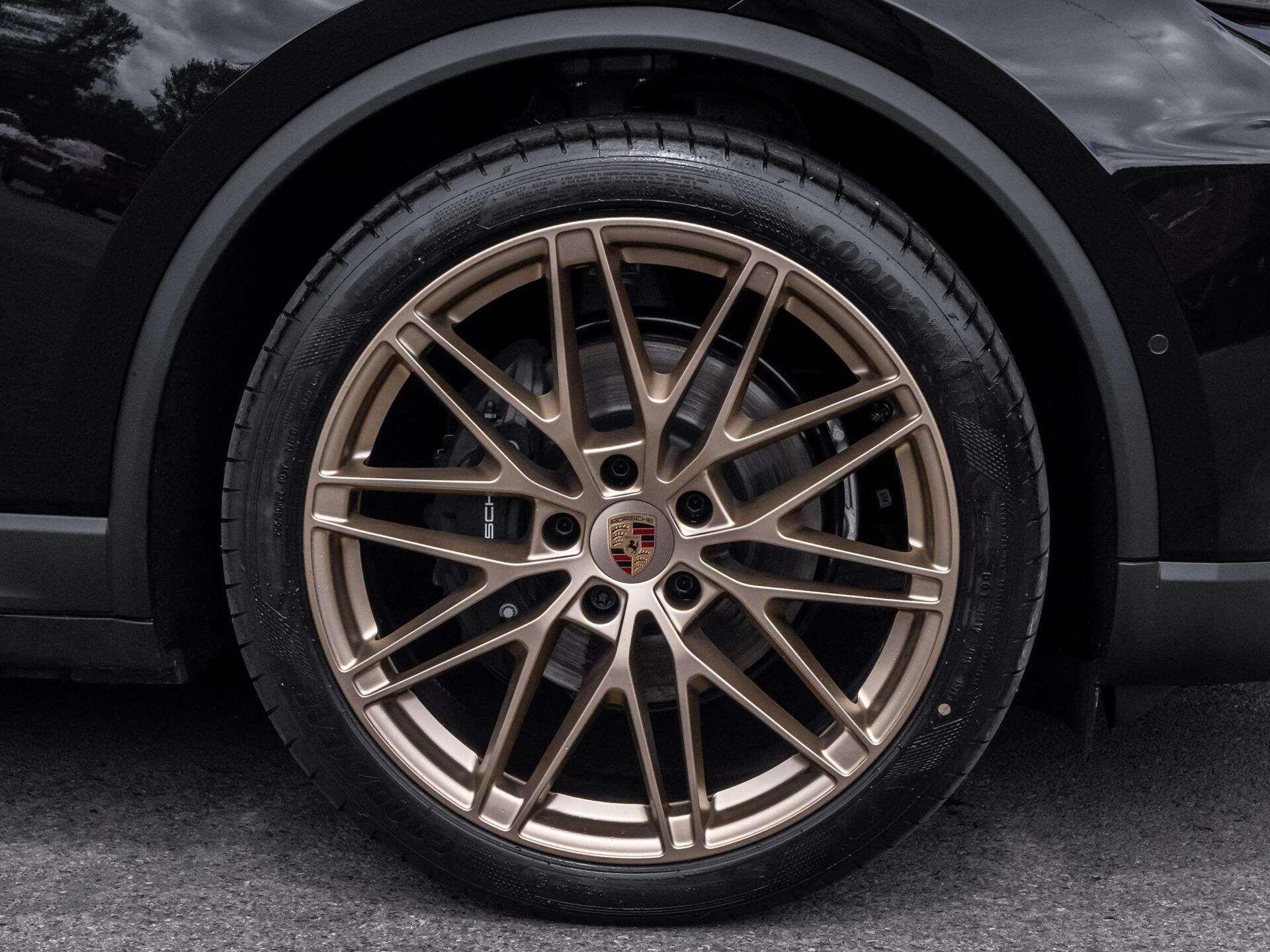 Porsche Macan view 6