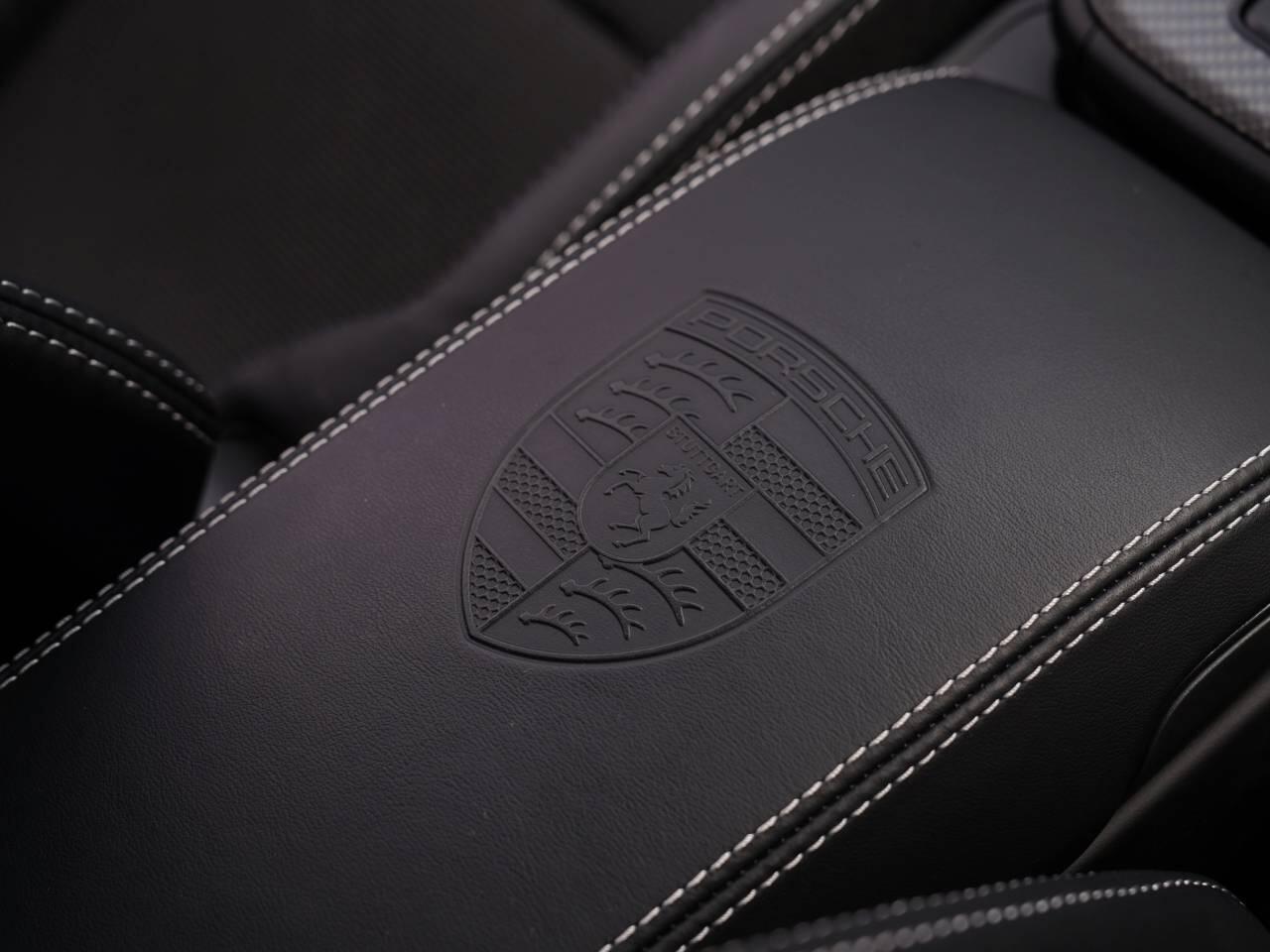 Porsche 911 view 12