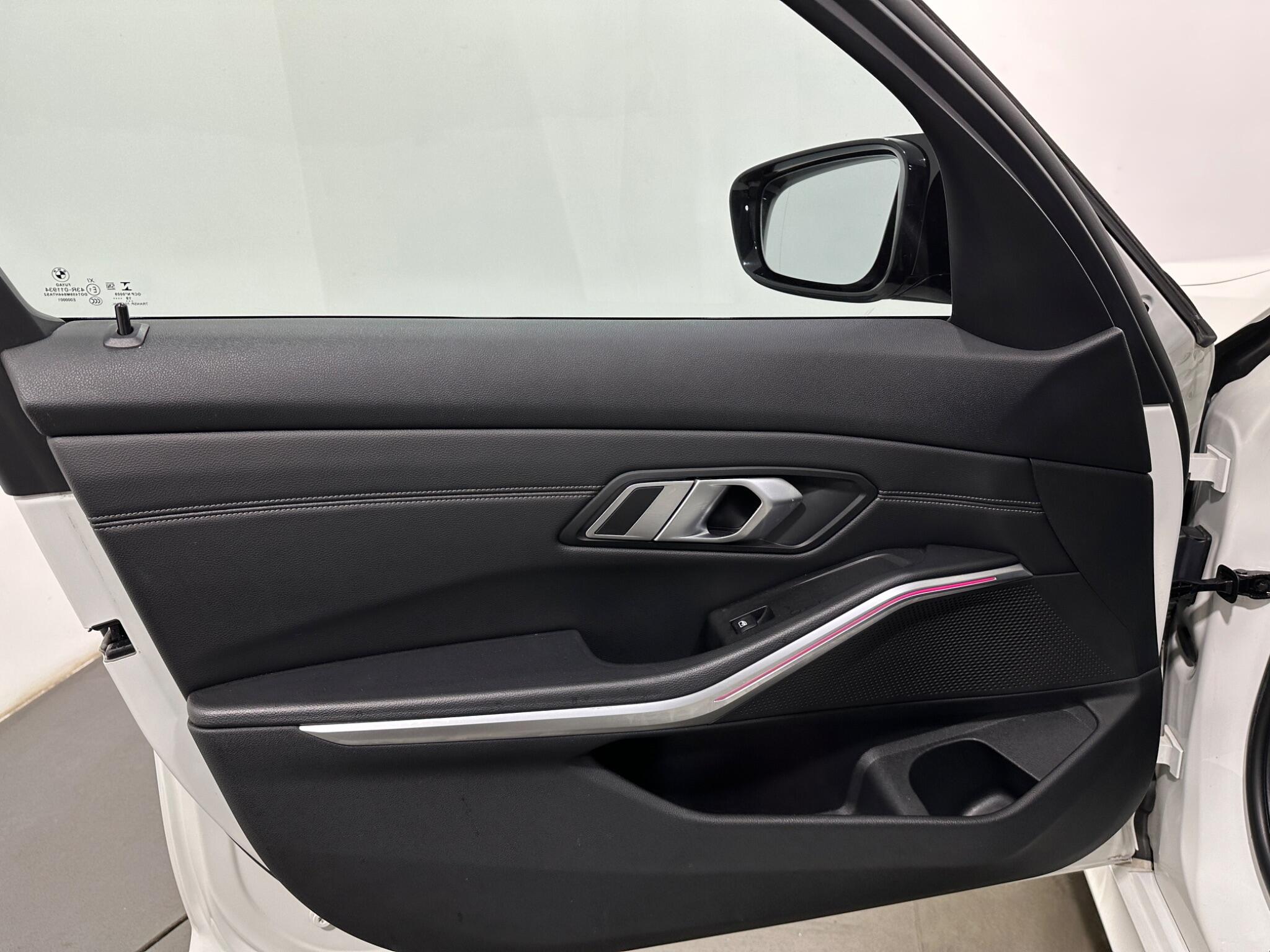 BMW 3 Series view 37