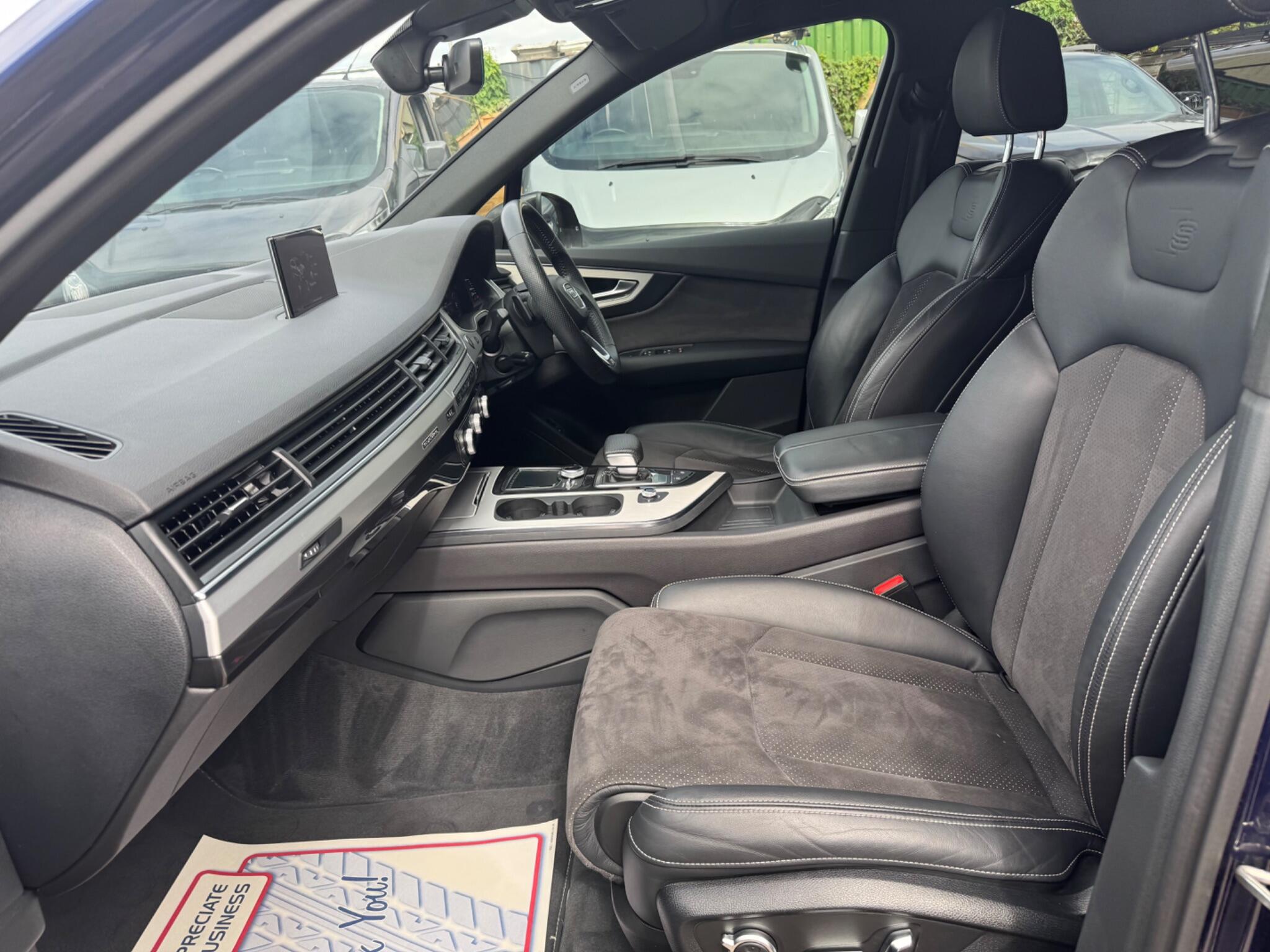 Audi Q7 view 60