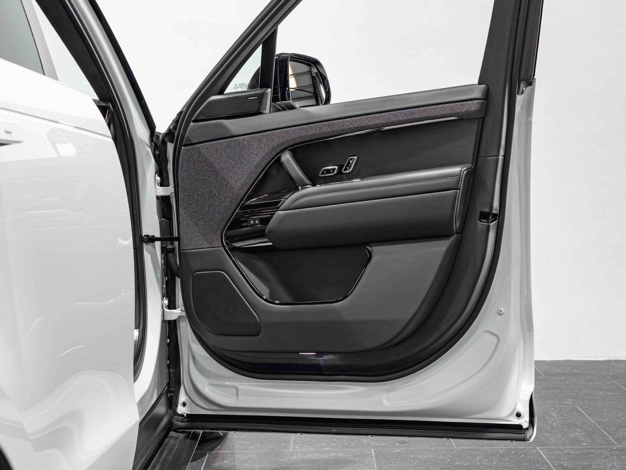 Land Rover Range Rover Sport view 24