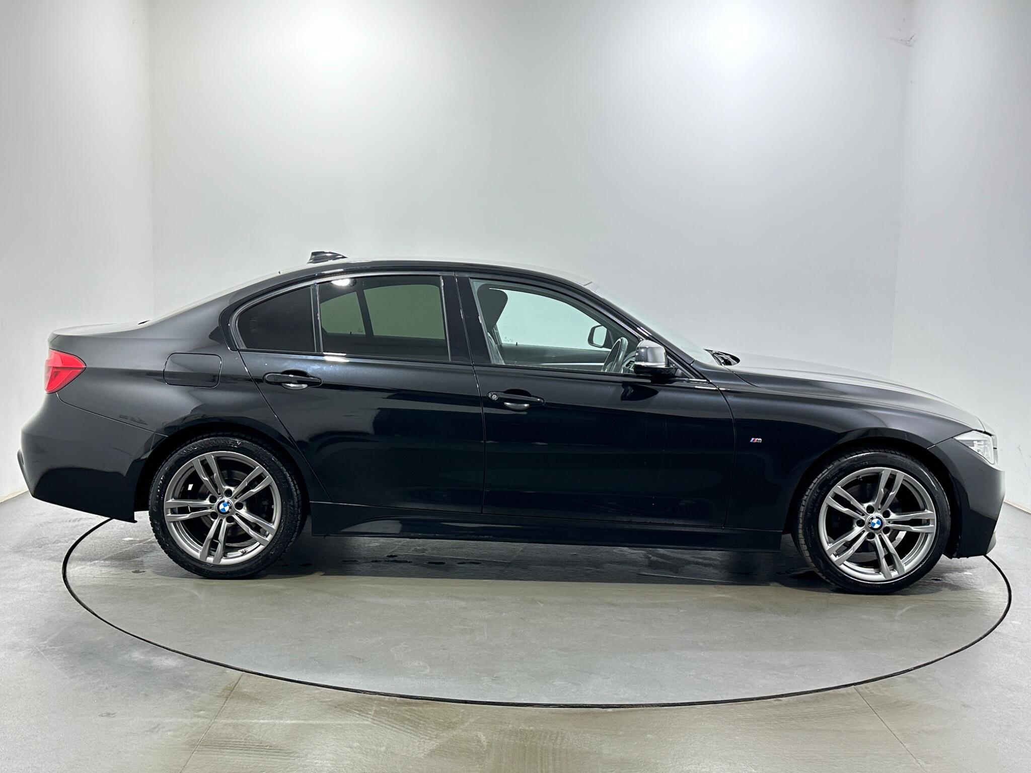 BMW 3 Series view 9