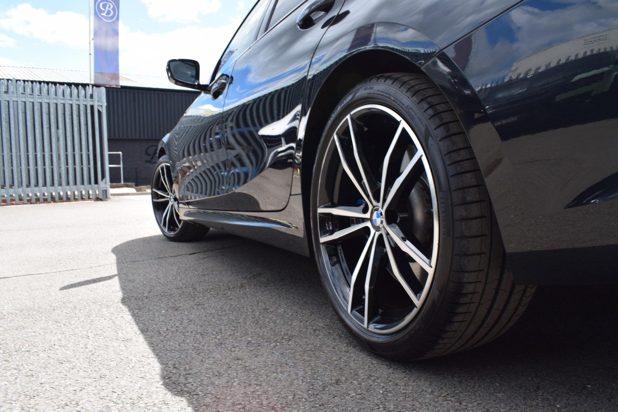 BMW 3 Series view 44